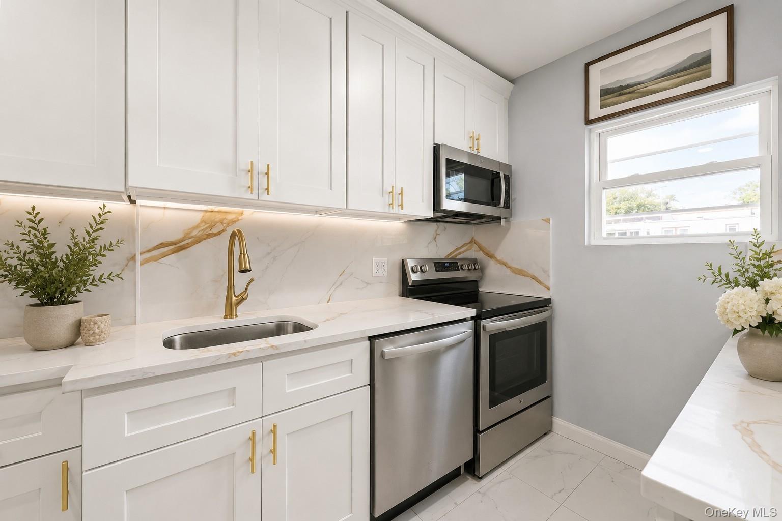 Single Family Mickle Avenue Bronx, NY 10469, MLS-1027835-6