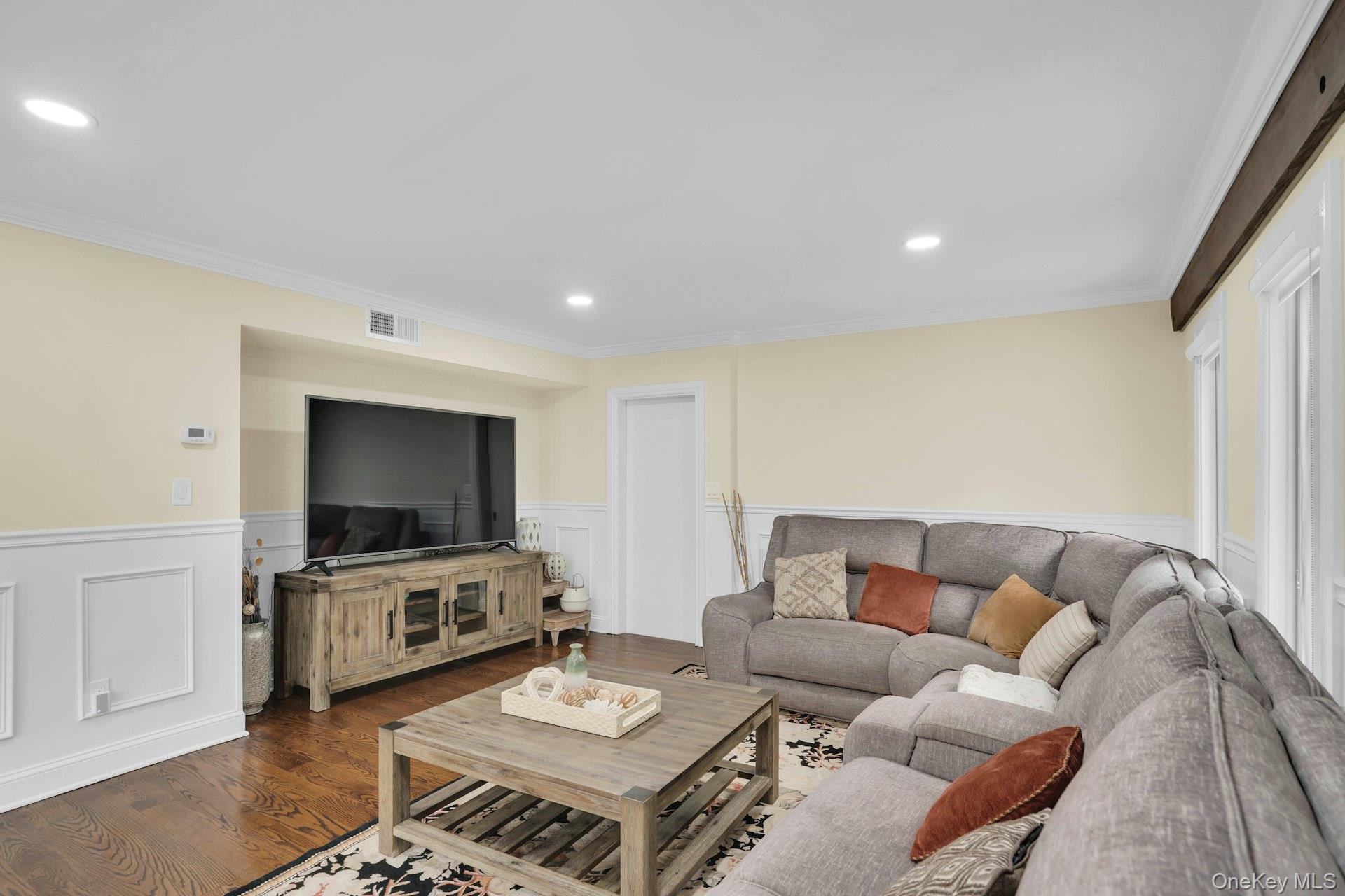 Single Family Vanderbilt Parkway  Suffolk County, NY 11746, MLS-1027852-13