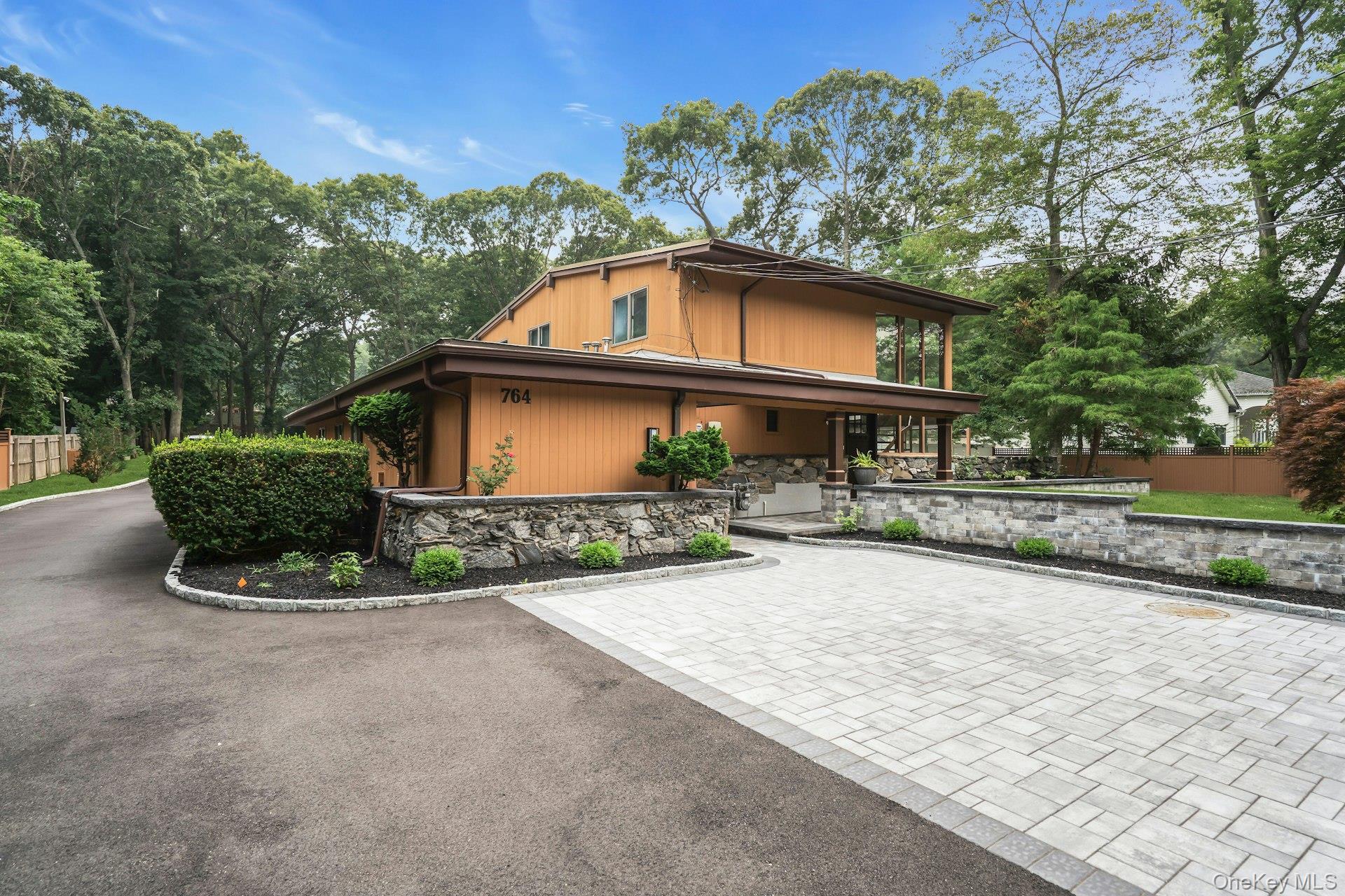 Single Family Vanderbilt Parkway  Suffolk County, NY 11746, MLS-1027852-2