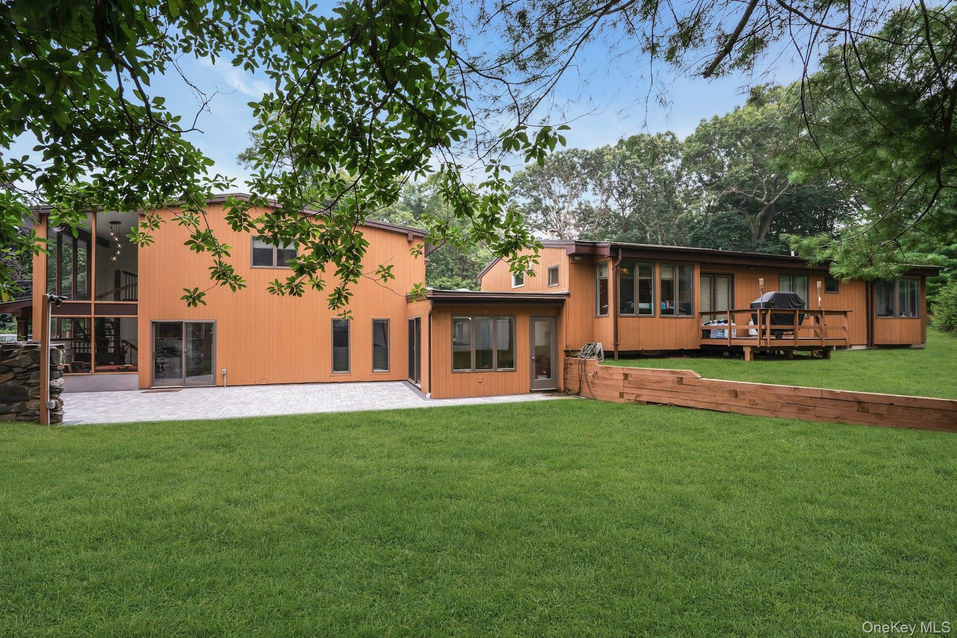 Single Family Vanderbilt Parkway  Suffolk County, NY 11746, MLS-1027852-26