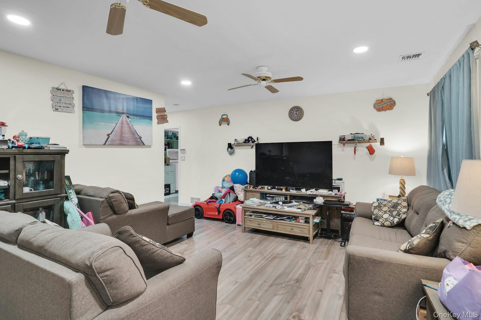 Single Family Vanderbilt Parkway  Suffolk County, NY 11746, MLS-1027852-38