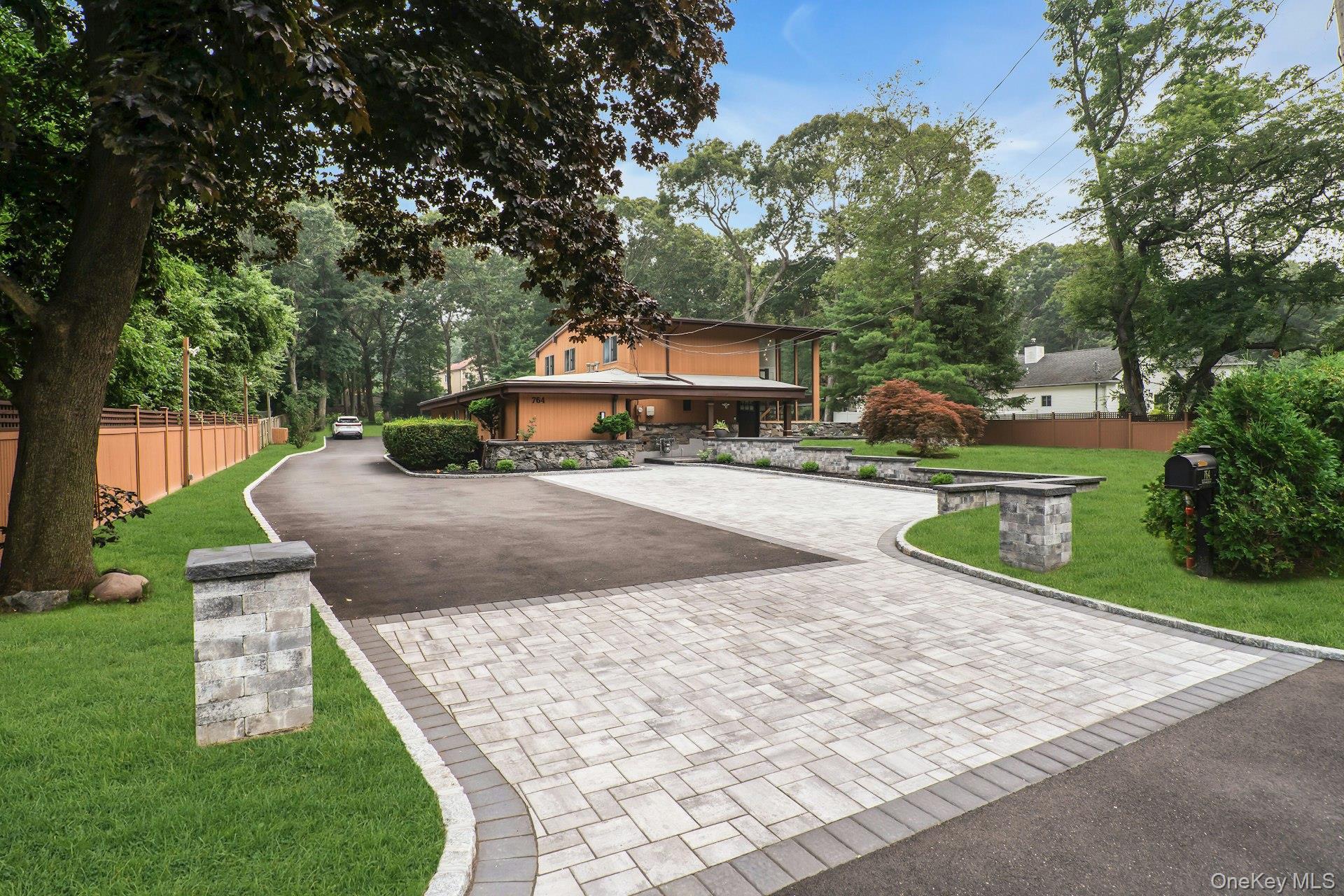 Single Family Vanderbilt Parkway  Suffolk County, NY 11746, MLS-1027852-4