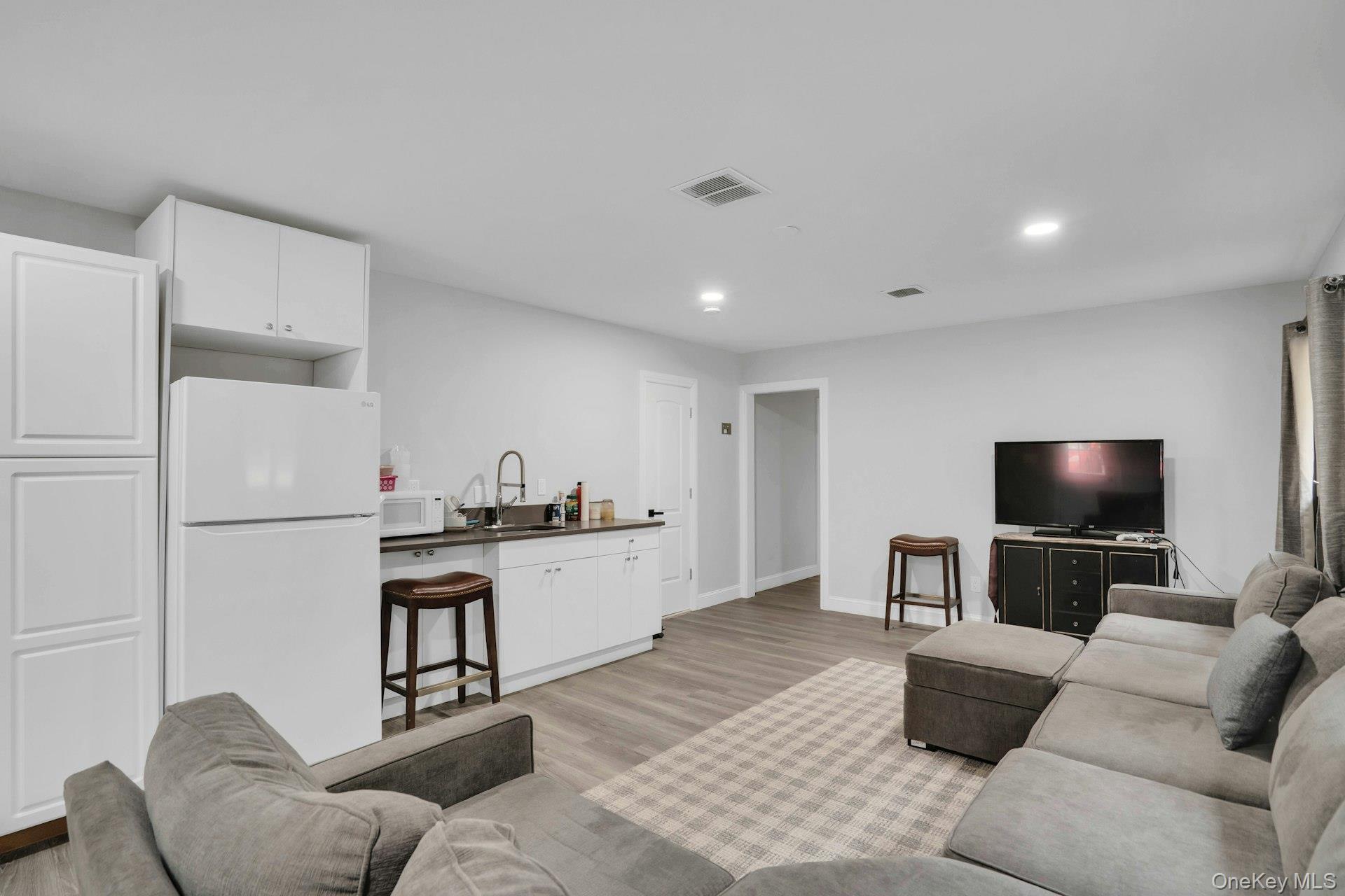 Single Family Vanderbilt Parkway  Suffolk County, NY 11746, MLS-1027852-43