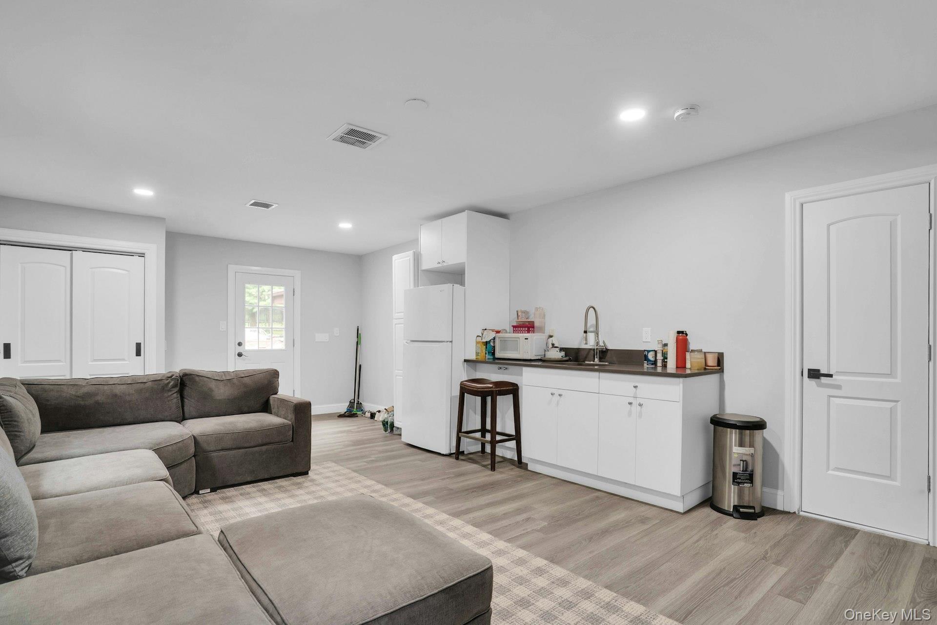 Single Family Vanderbilt Parkway  Suffolk County, NY 11746, MLS-1027852-45