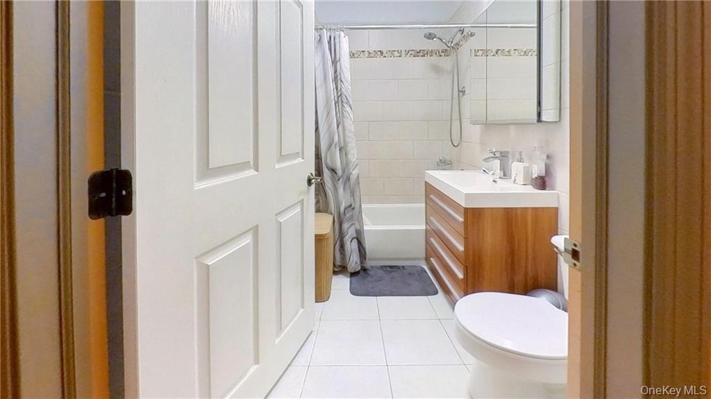 Condo Bath Avenue  Brooklyn, NY 11214, MLS-1027890-17