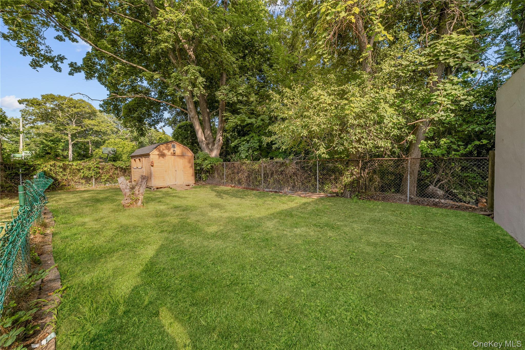 Single Family Barclay Road Suffolk County, NY 11951, MLS-1027921-24
