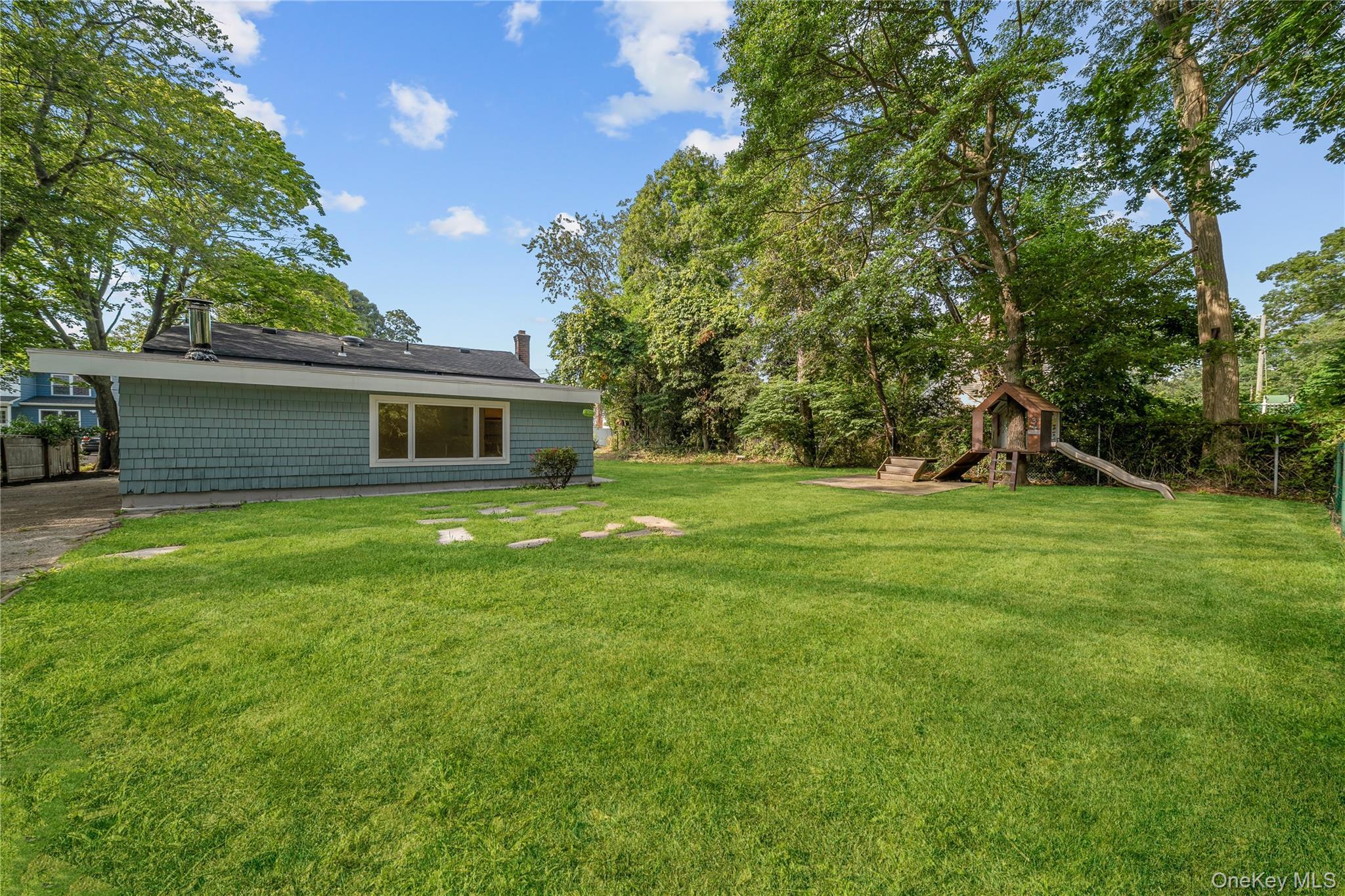 Single Family Barclay Road Suffolk County, NY 11951, MLS-1027921-25