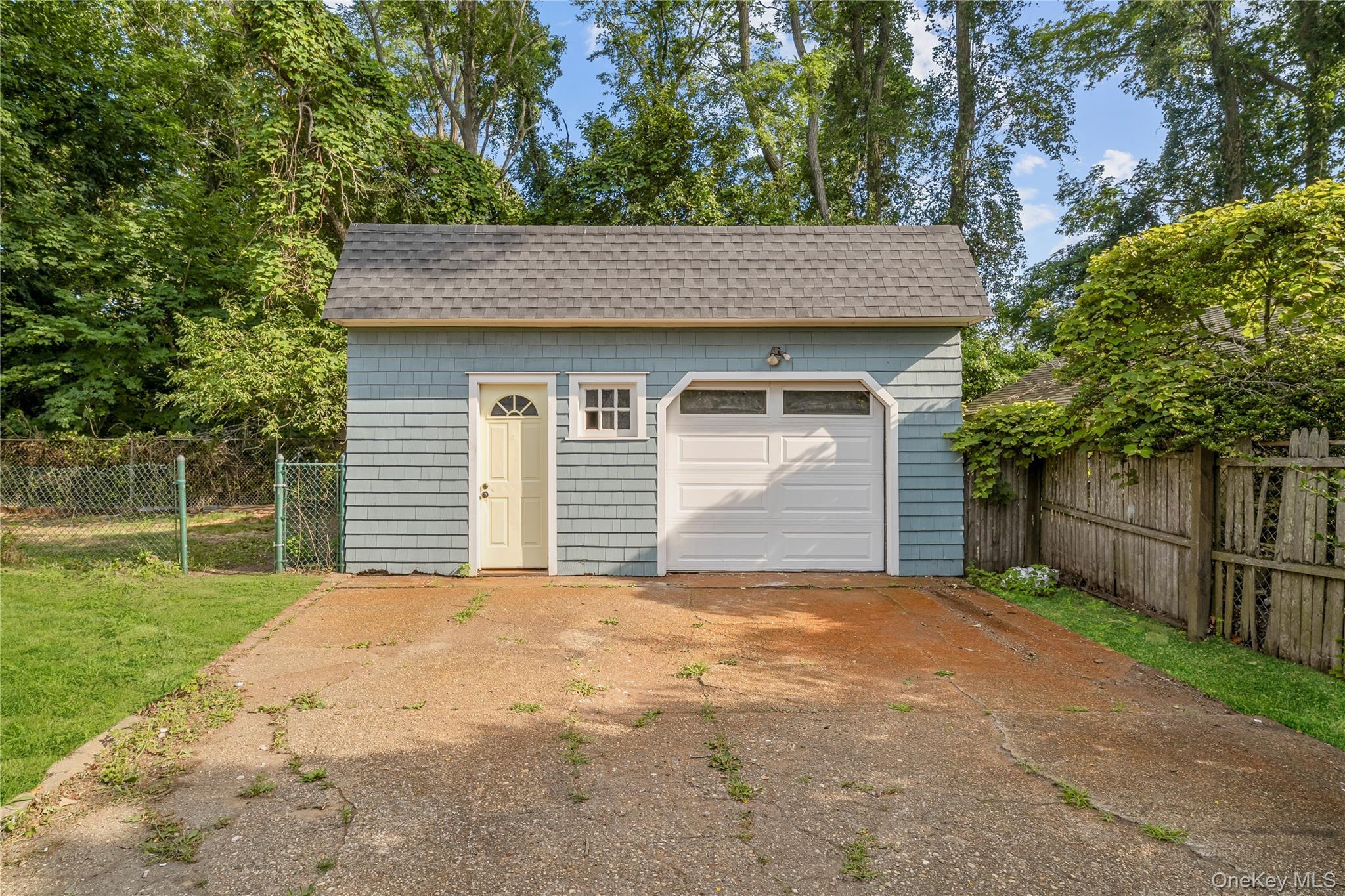 Single Family Barclay Road Suffolk County, NY 11951, MLS-1027921-27