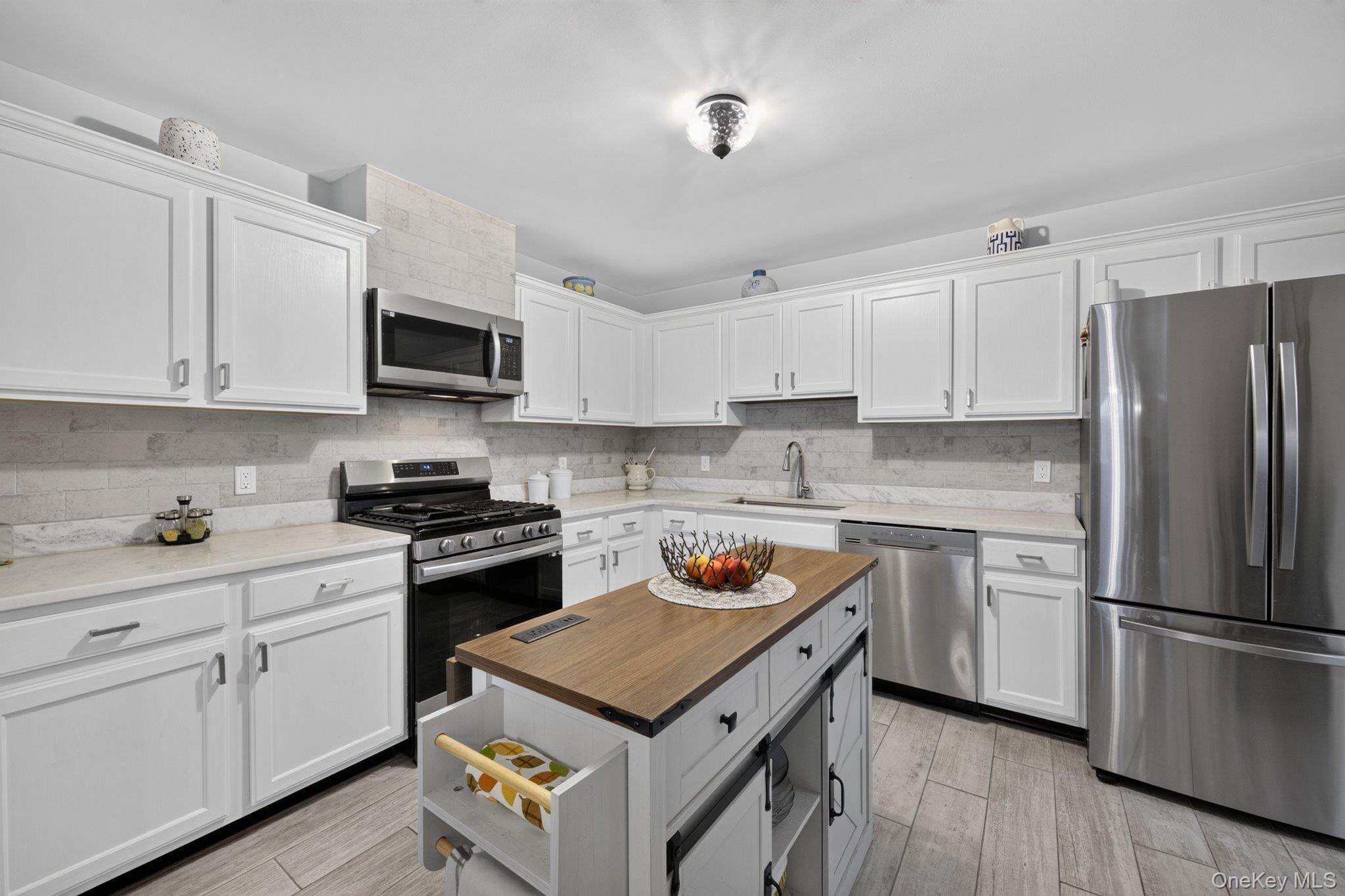 Single Family Twin Ponds Drive Ulster County, NY 12401, MLS-1027962-11