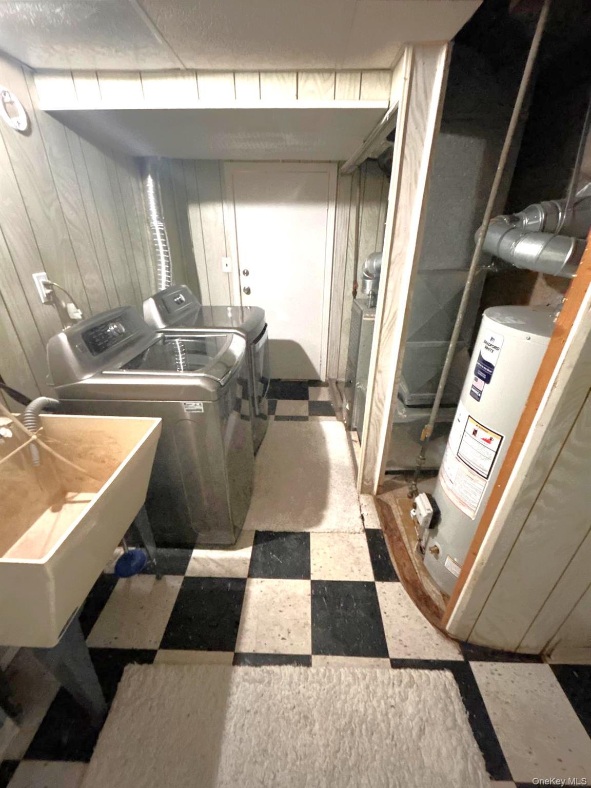 Single Family Albertson Place  Nassau County, NY 11501, MLS-1027969-18