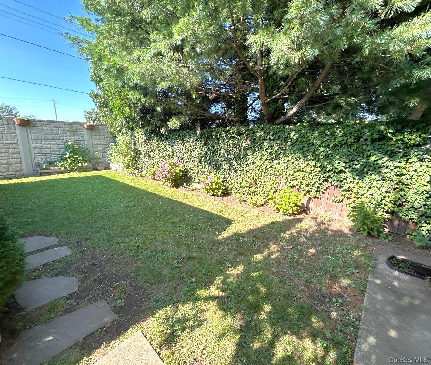 Single Family Albertson Place  Nassau County, NY 11501, MLS-1027969-21