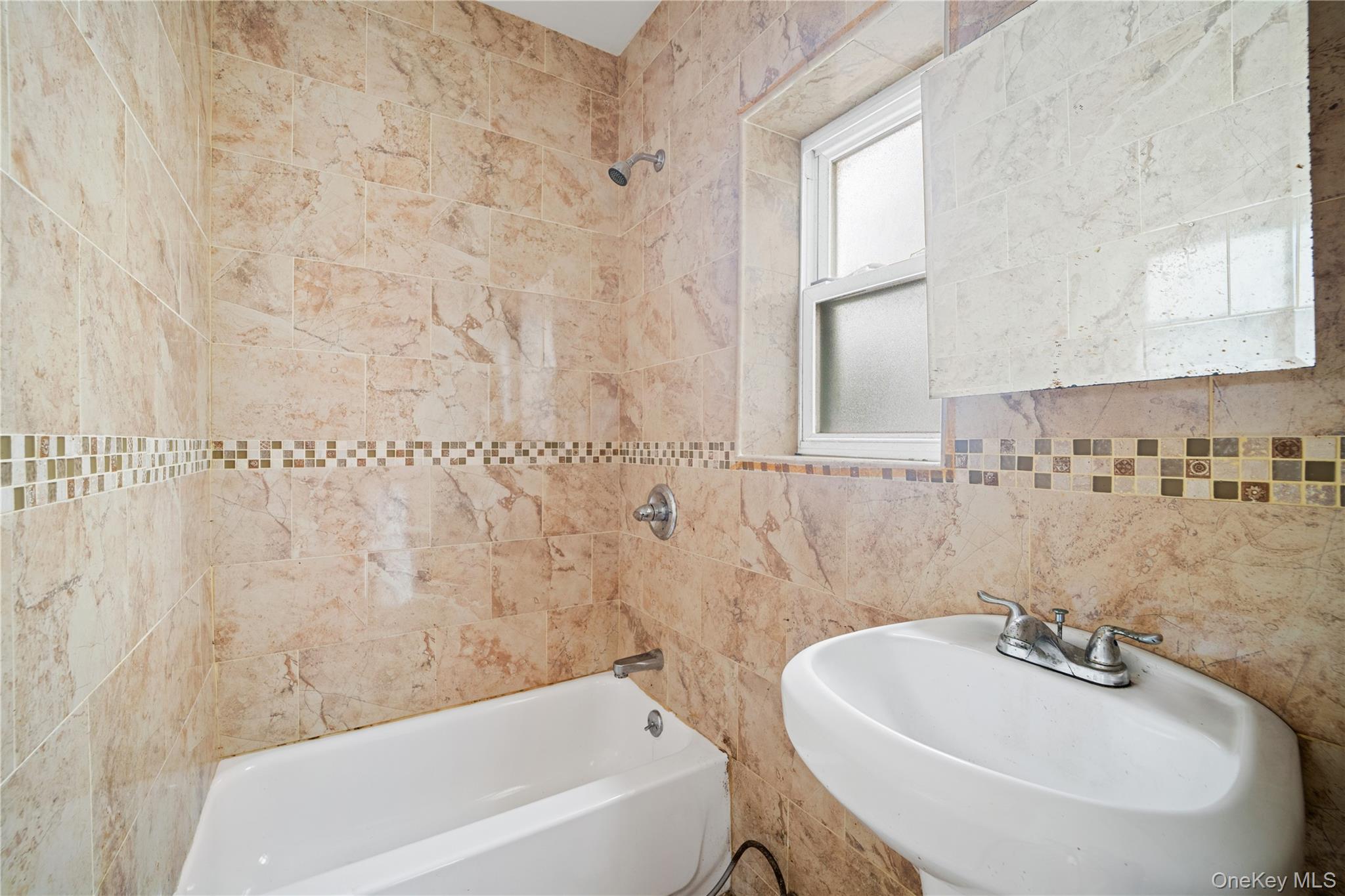 Single Family Adee Avenue  Bronx, NY 10469, MLS-1028047-10