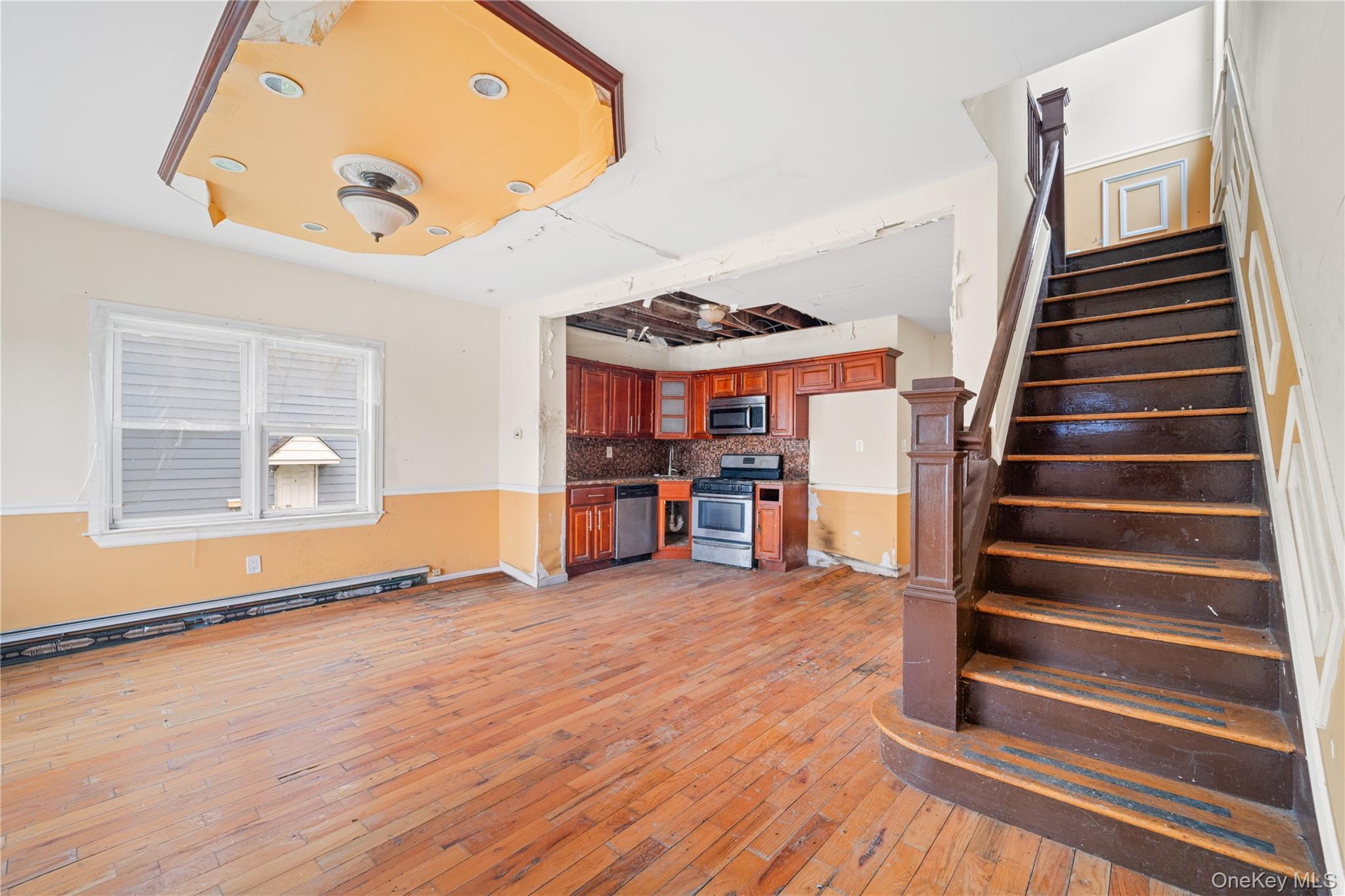 Single Family Adee Avenue  Bronx, NY 10469, MLS-1028047-12