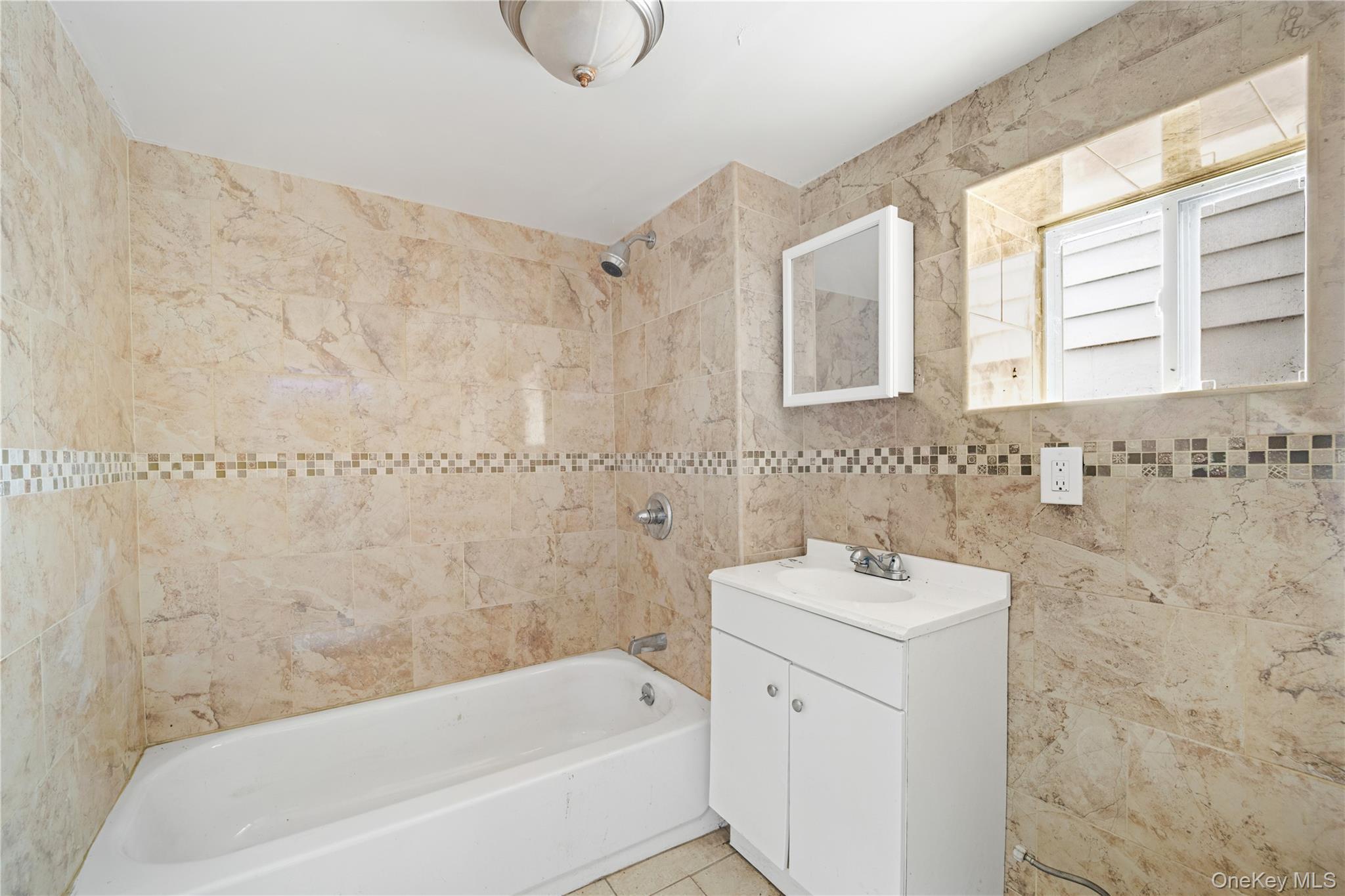 Single Family Adee Avenue  Bronx, NY 10469, MLS-1028047-16