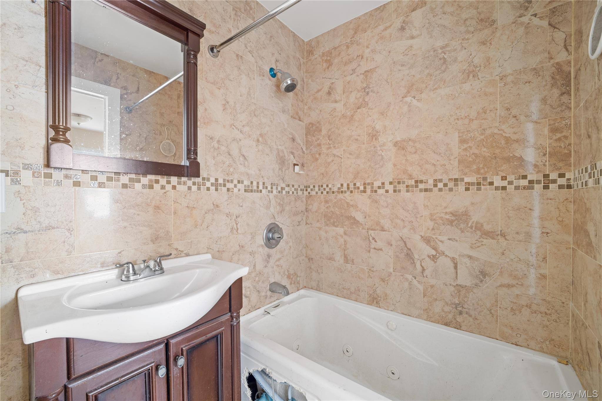 Single Family Adee Avenue  Bronx, NY 10469, MLS-1028047-24