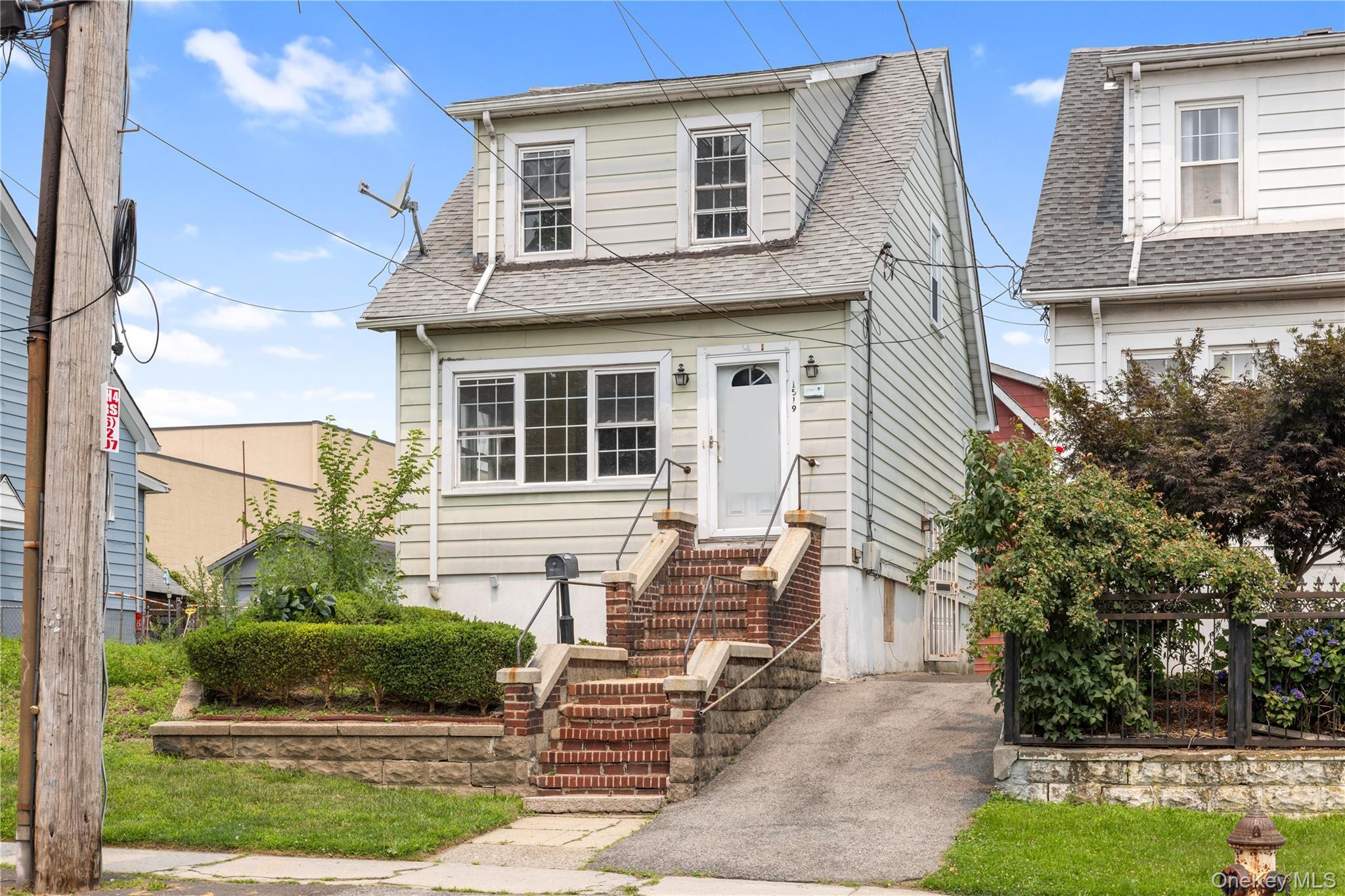 Single Family Adee Avenue  Bronx, NY 10469, MLS-1028047-27