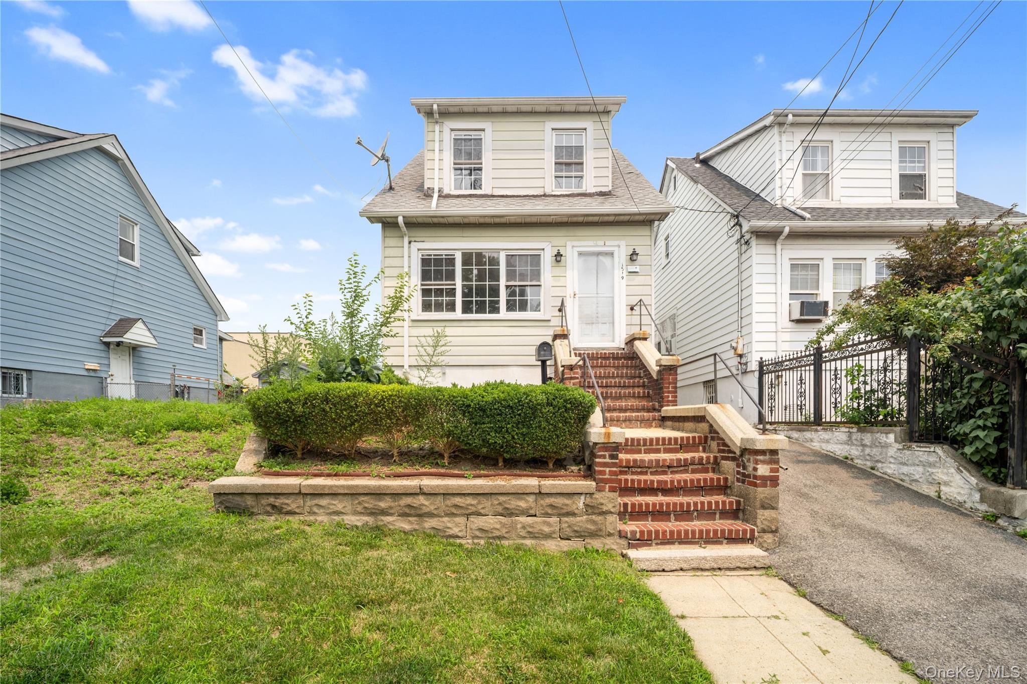 Single Family Adee Avenue  Bronx, NY 10469, MLS-1028047-29