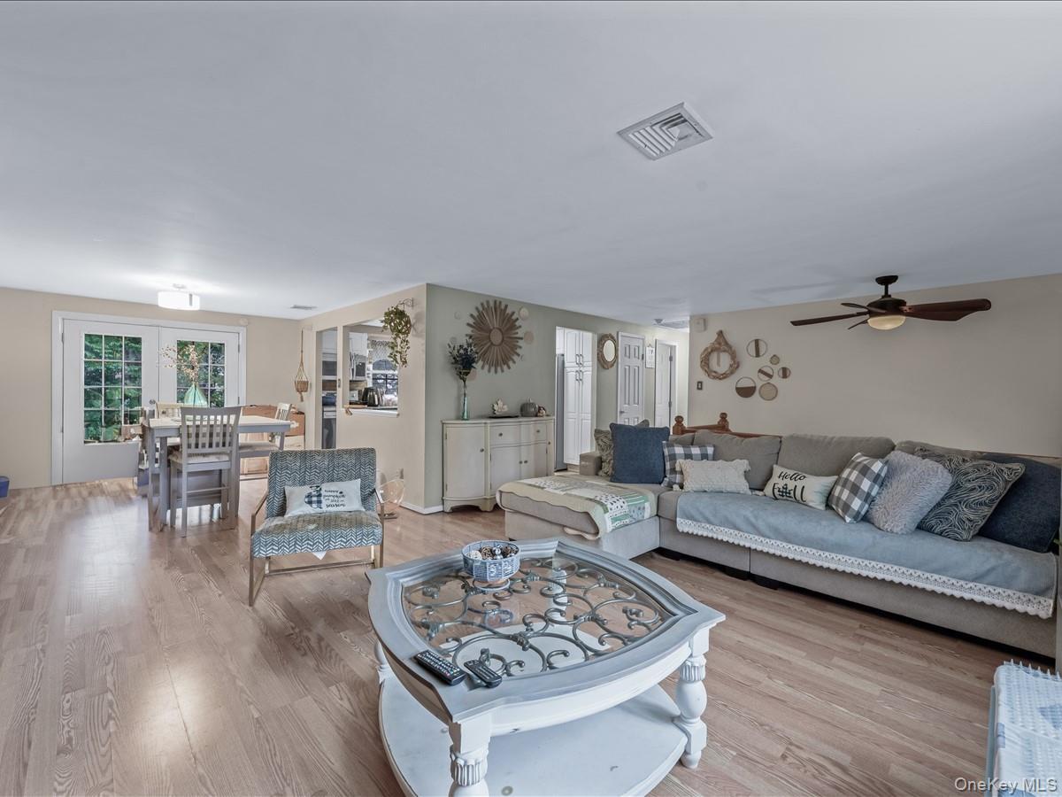 Single Family Winside Lane Suffolk County, NY 11727, MLS-1028079-4