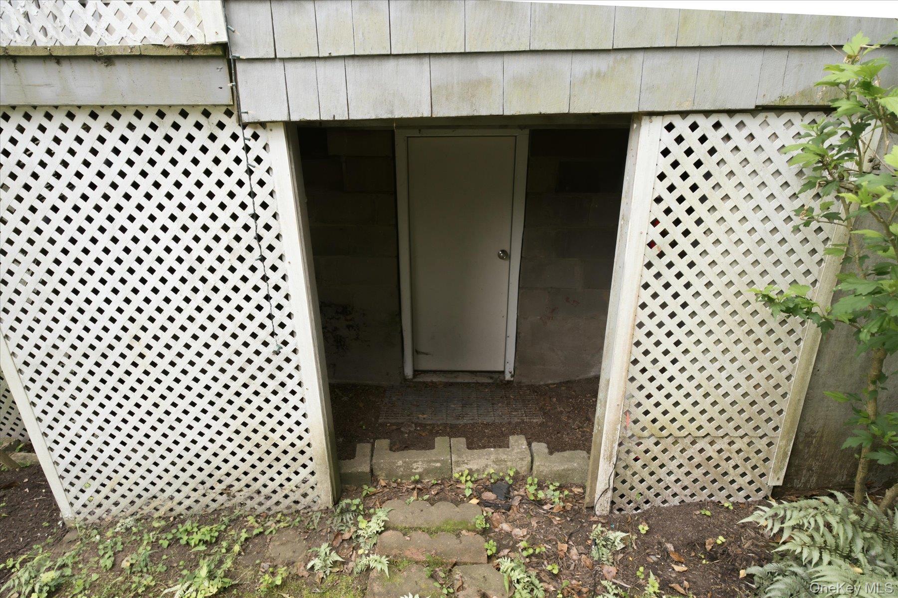 Single Family Monsell Place  Suffolk County, NY 11944, MLS-1028101-26