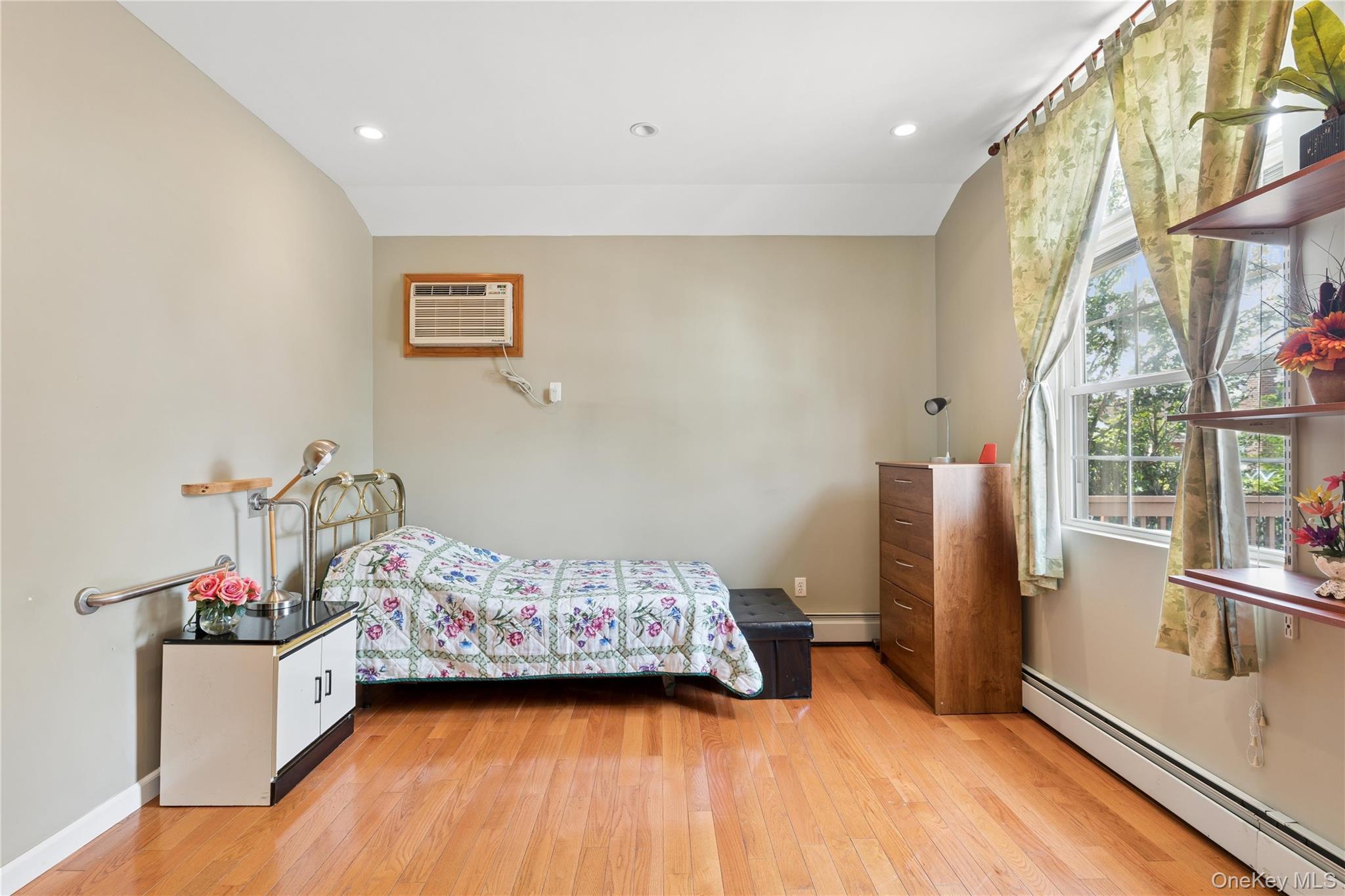 Single Family 233rd Street Queens, NY 11427, MLS-1028108-17