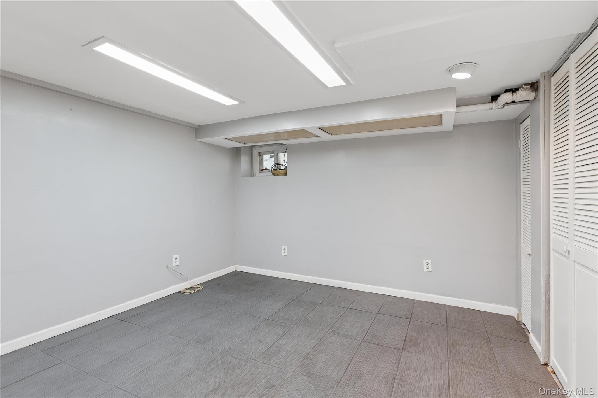 Single Family 233rd Street Queens, NY 11427, MLS-1028108-31