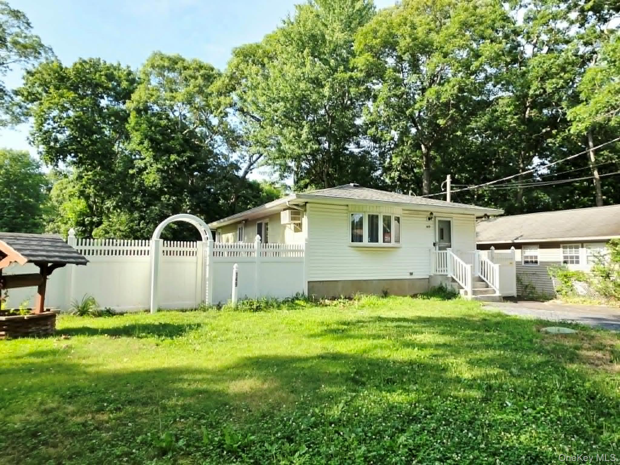 Single Family Moriches Avenue Suffolk County, NY 11950, MLS-1028118-3