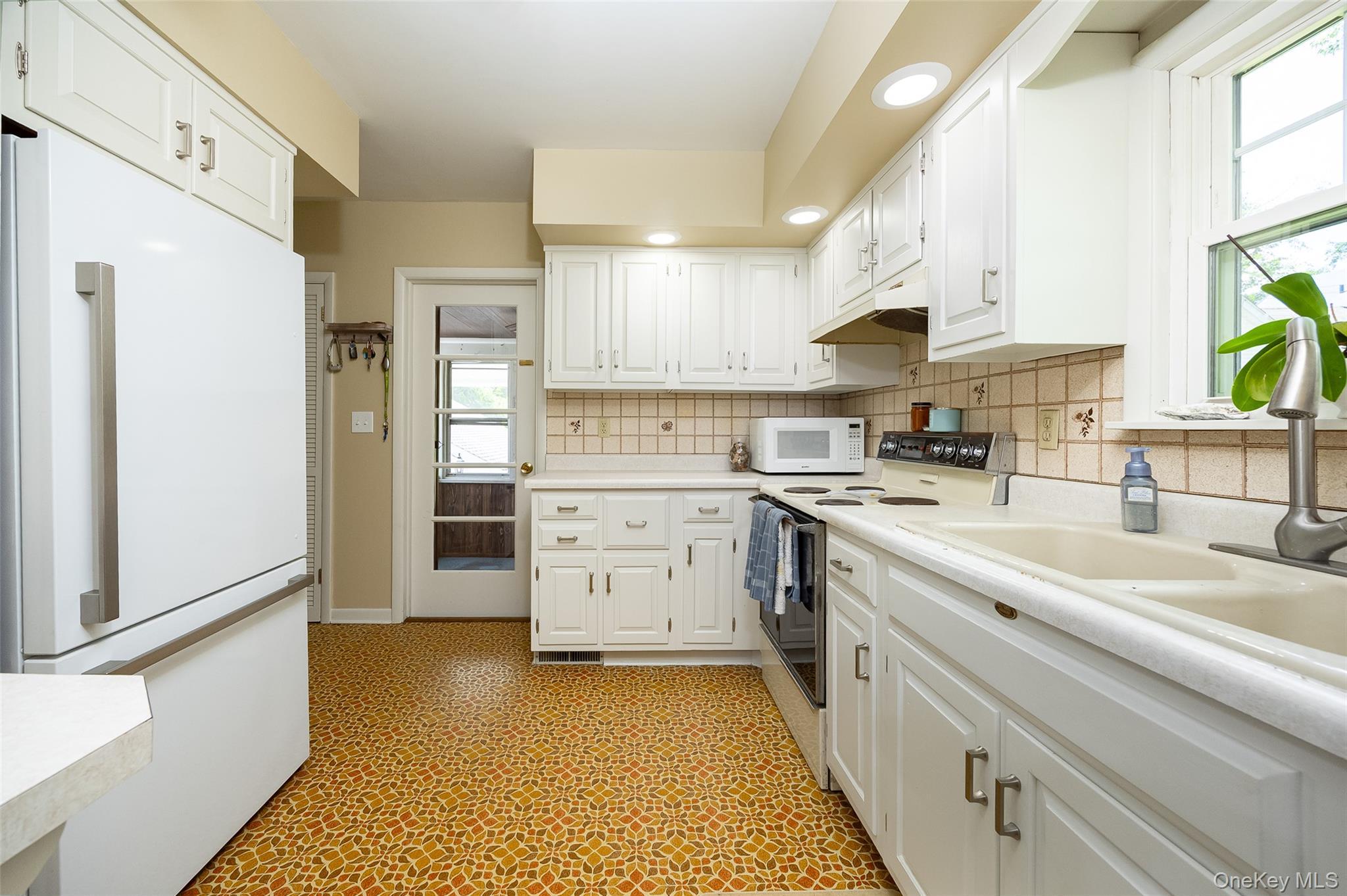 Single Family Townsend Boulevard Dutchess County, NY 12603, MLS-1028146-11