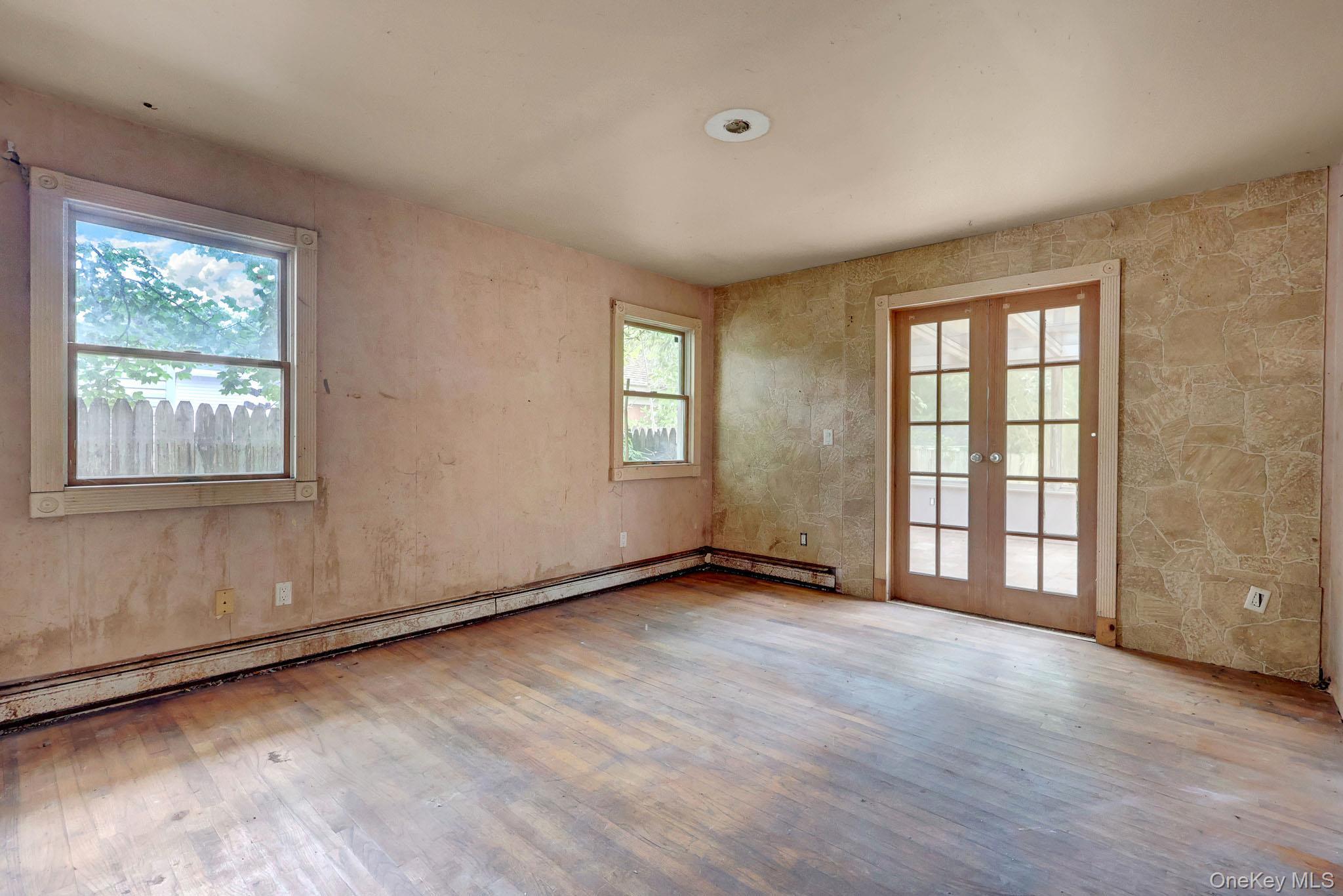 Single Family Thorburn Avenue Suffolk County, NY 11772, MLS-1028196-13