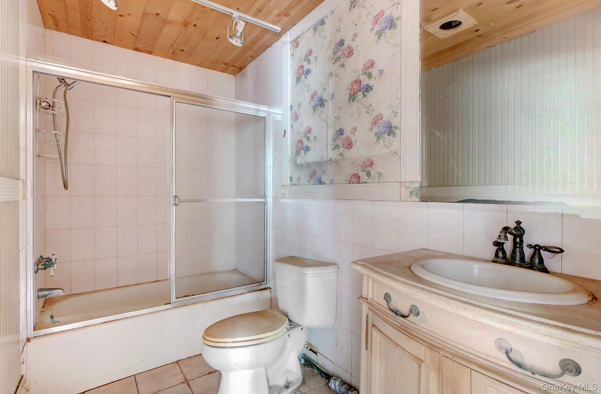 Single Family Thorburn Avenue Suffolk County, NY 11772, MLS-1028196-20