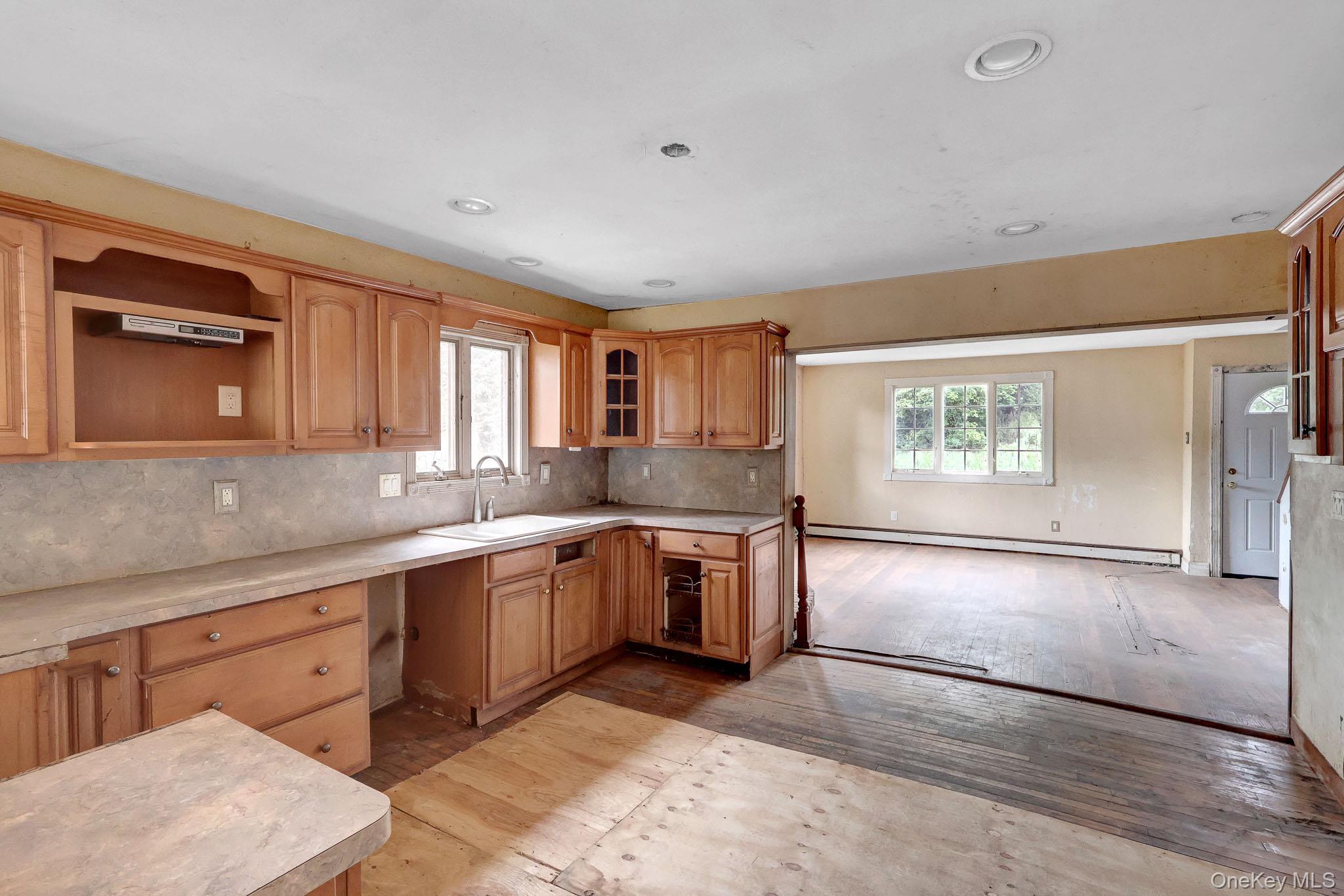 Single Family Thorburn Avenue Suffolk County, NY 11772, MLS-1028196-8