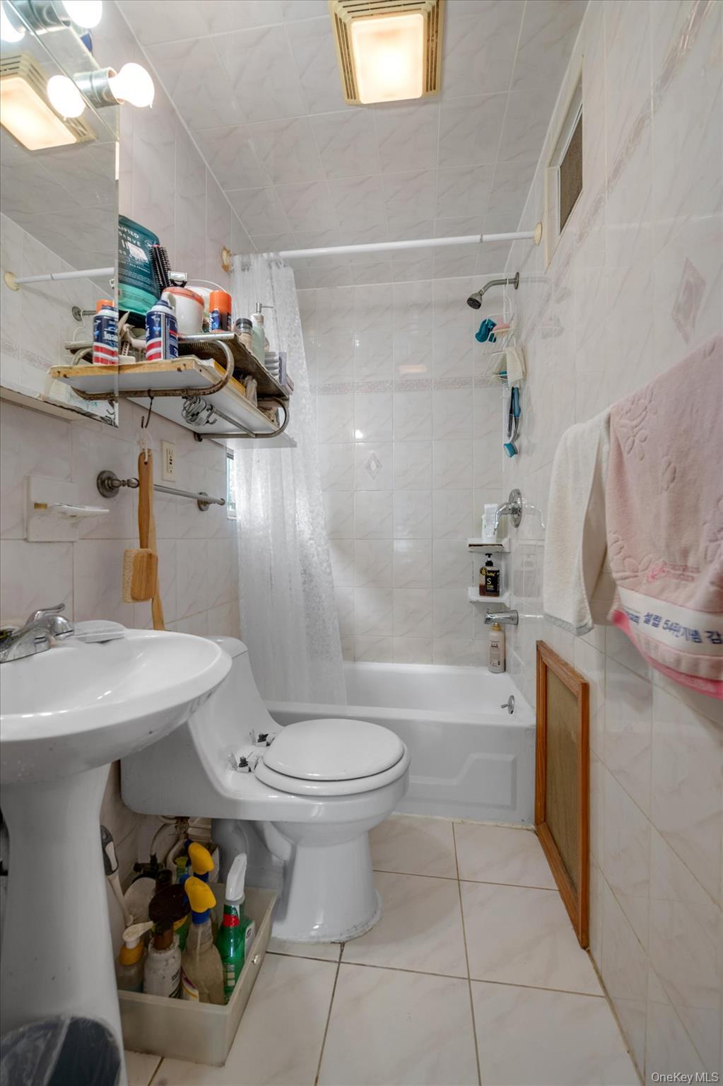 Single Family 175th Street Queens, NY 11365, MLS-1028235-16