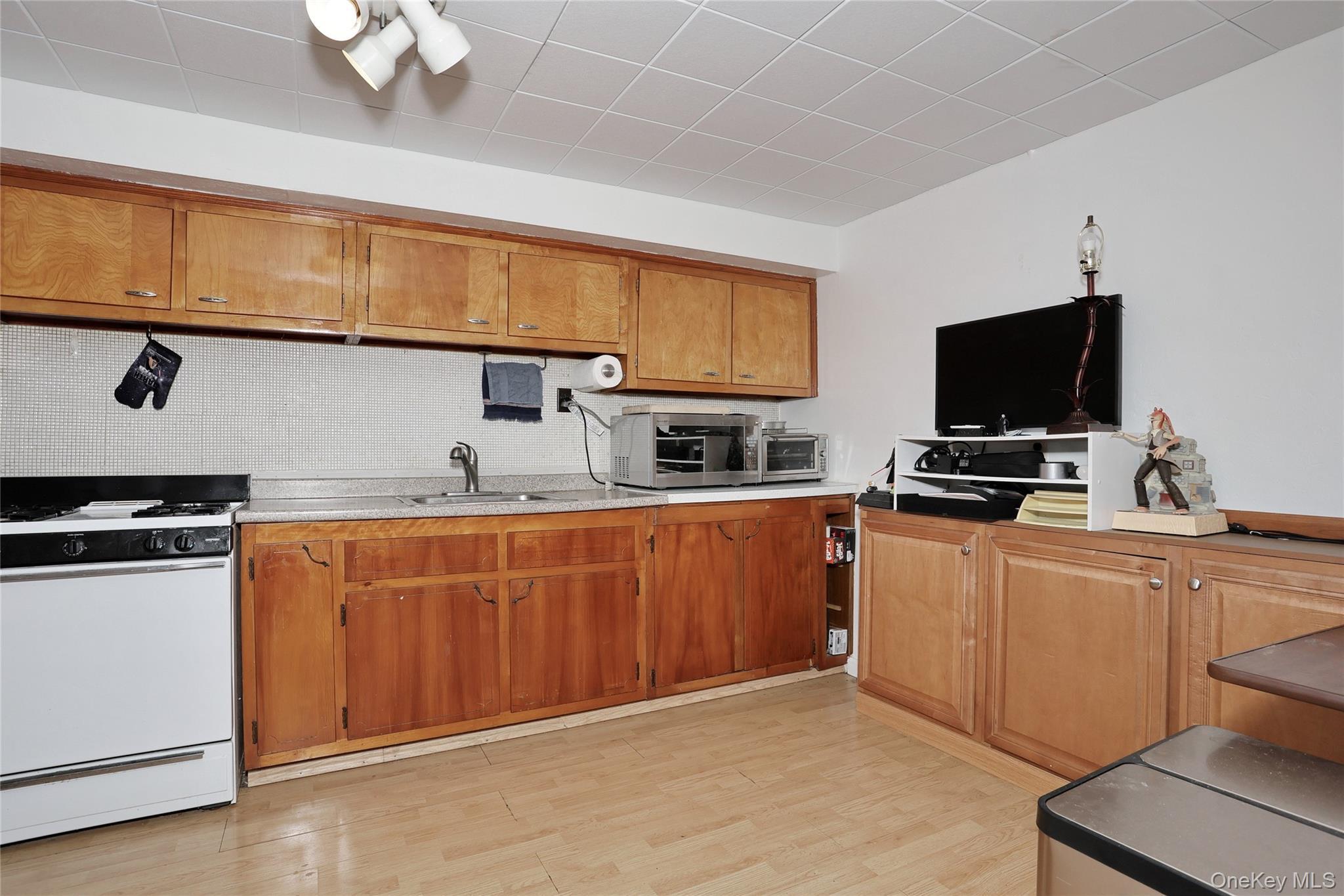 Single Family Westend Avenue  Rockland County, NY 10960, MLS-1028244-25