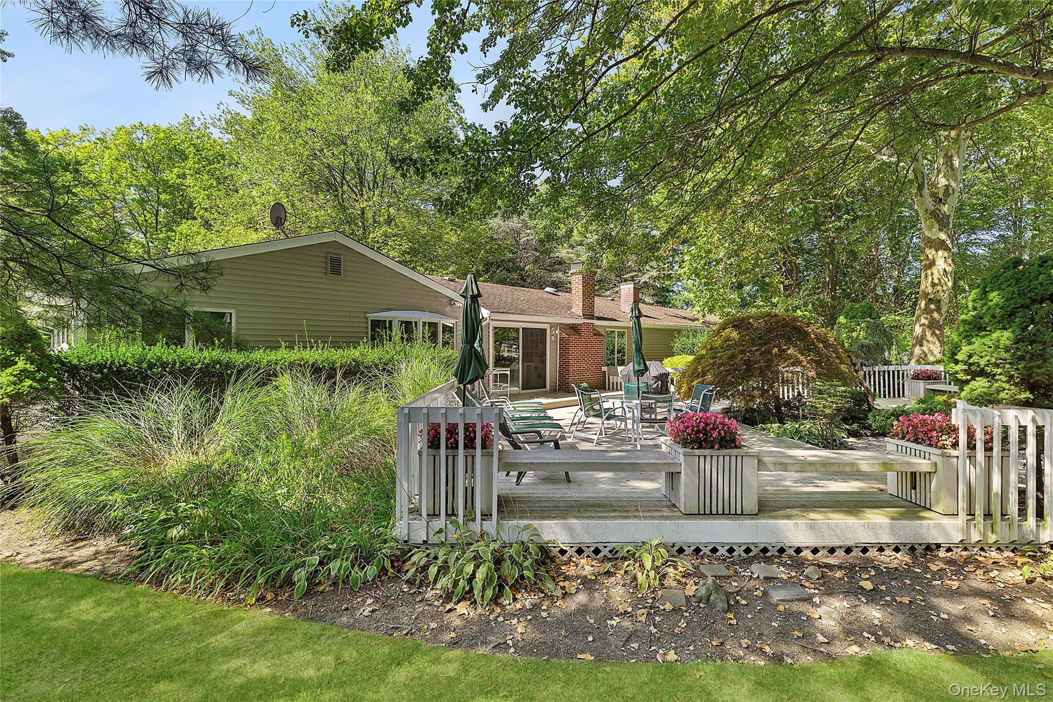 Single Family Dix Woods Drive  Suffolk County, NY 11747, MLS-1028257-23