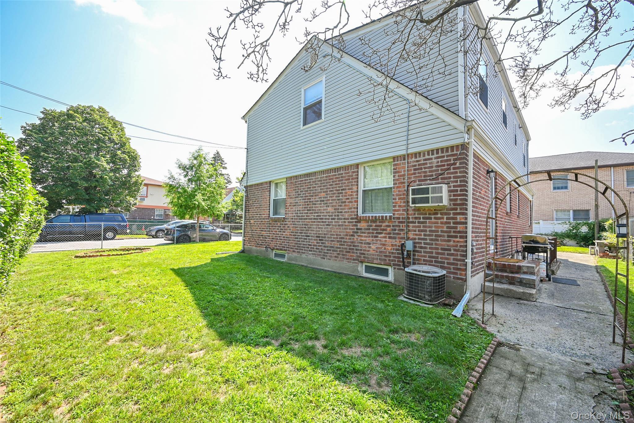 Single Family 252nd Street Queens, NY 11426, MLS-1028313-20
