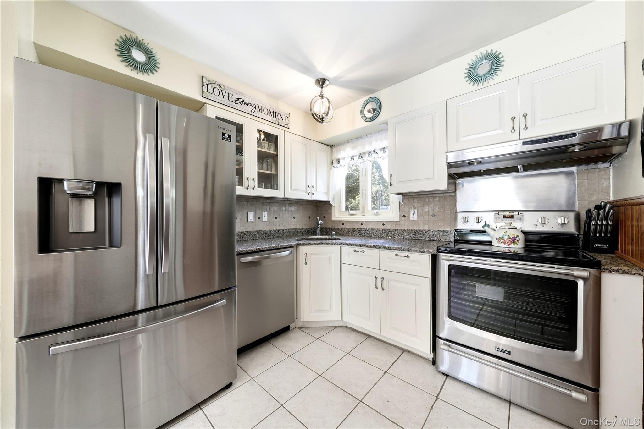 Single Family Hawkins Road Suffolk County, NY 11720, MLS-1028322-10