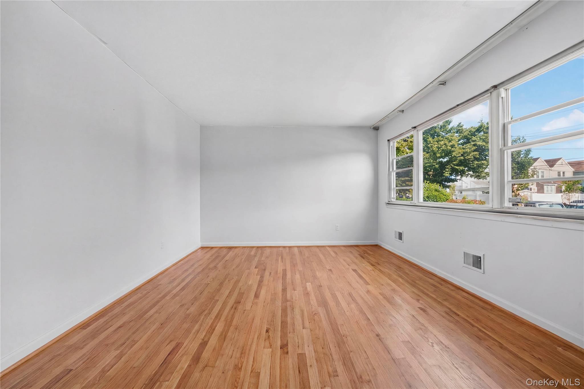 Single Family Sutter Avenue Queens, NY 11436, MLS-1028336-16