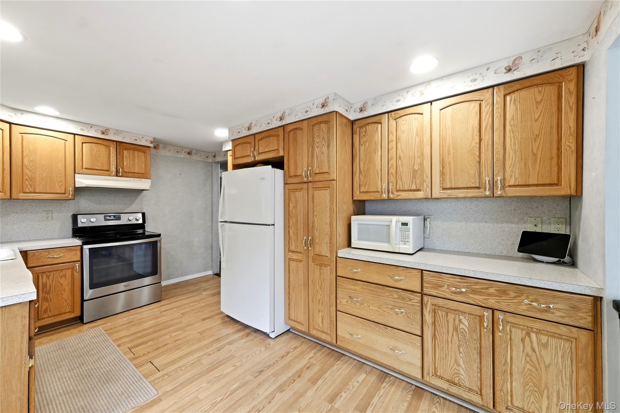 Single Family Argyle Avenue Suffolk County, NY 11784, MLS-1028343-11