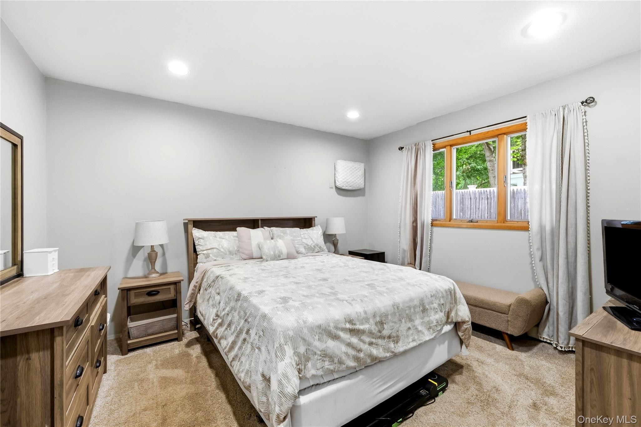 Single Family Argyle Avenue Suffolk County, NY 11784, MLS-1028343-16
