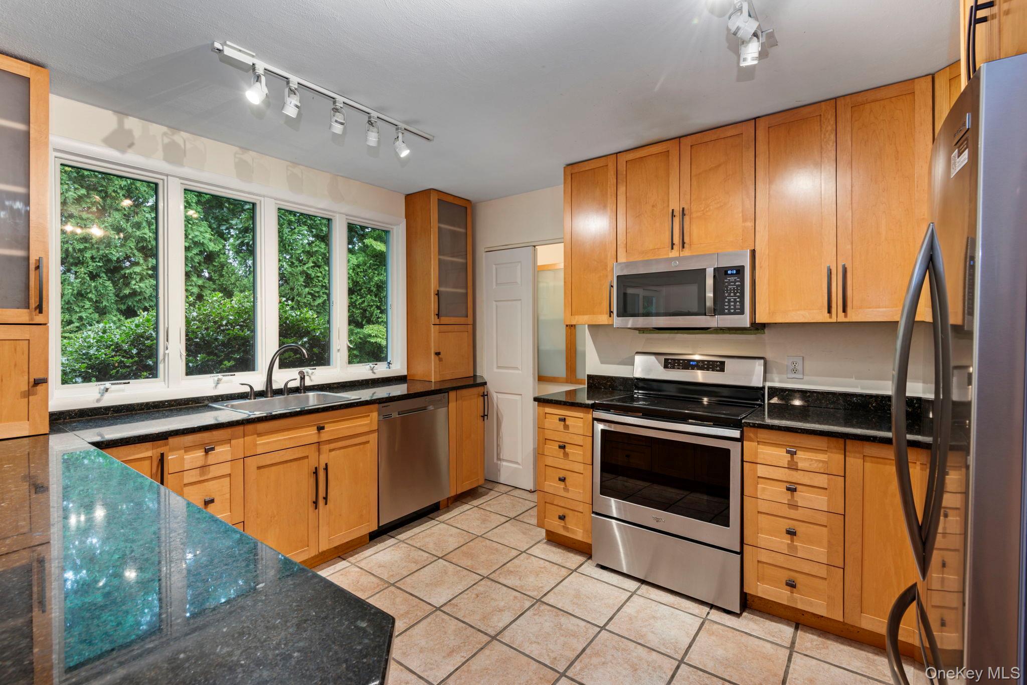 Single Family Cove Road Suffolk County, NY 11743, MLS-1028350-10