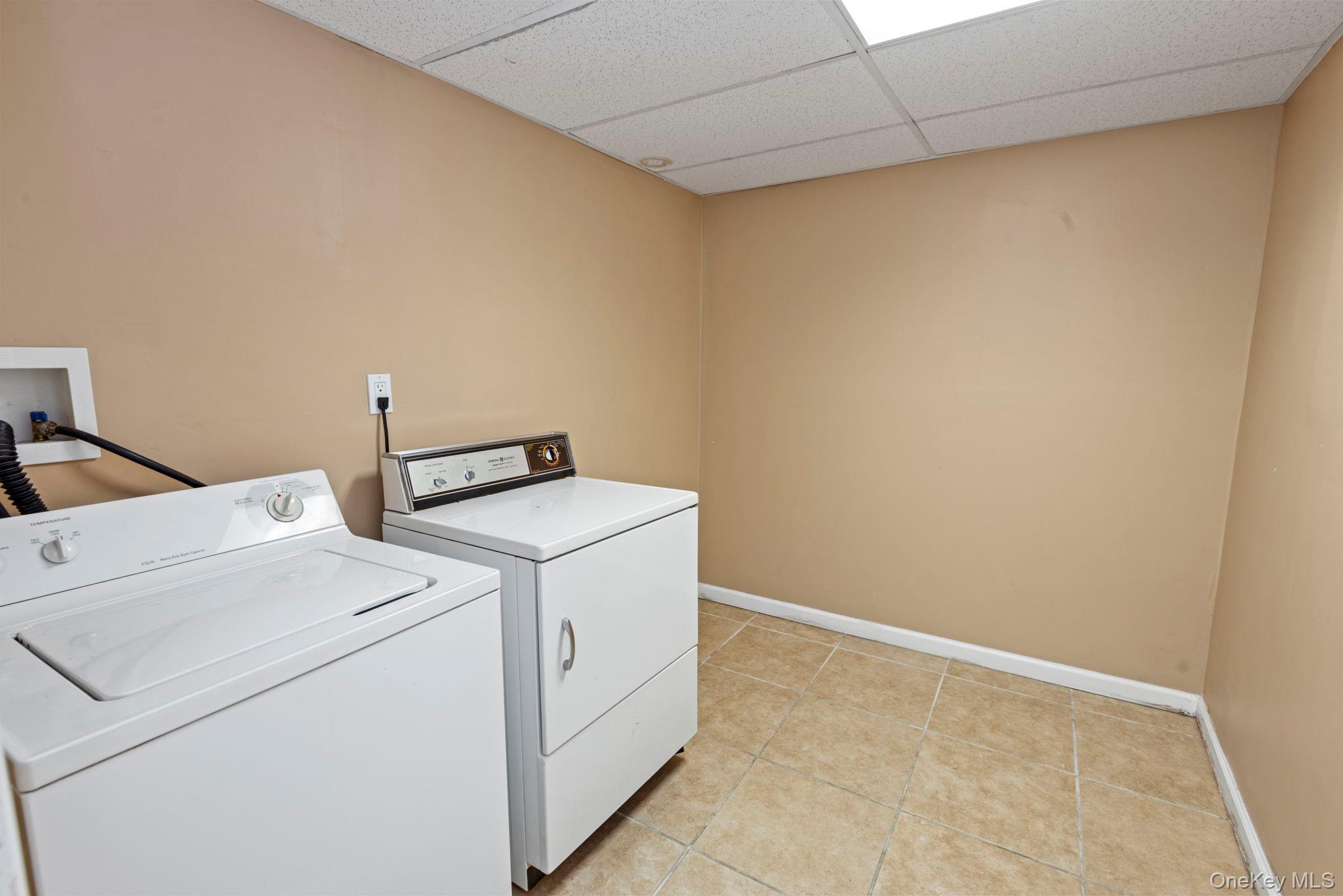 Single Family Cove Road Suffolk County, NY 11743, MLS-1028350-31