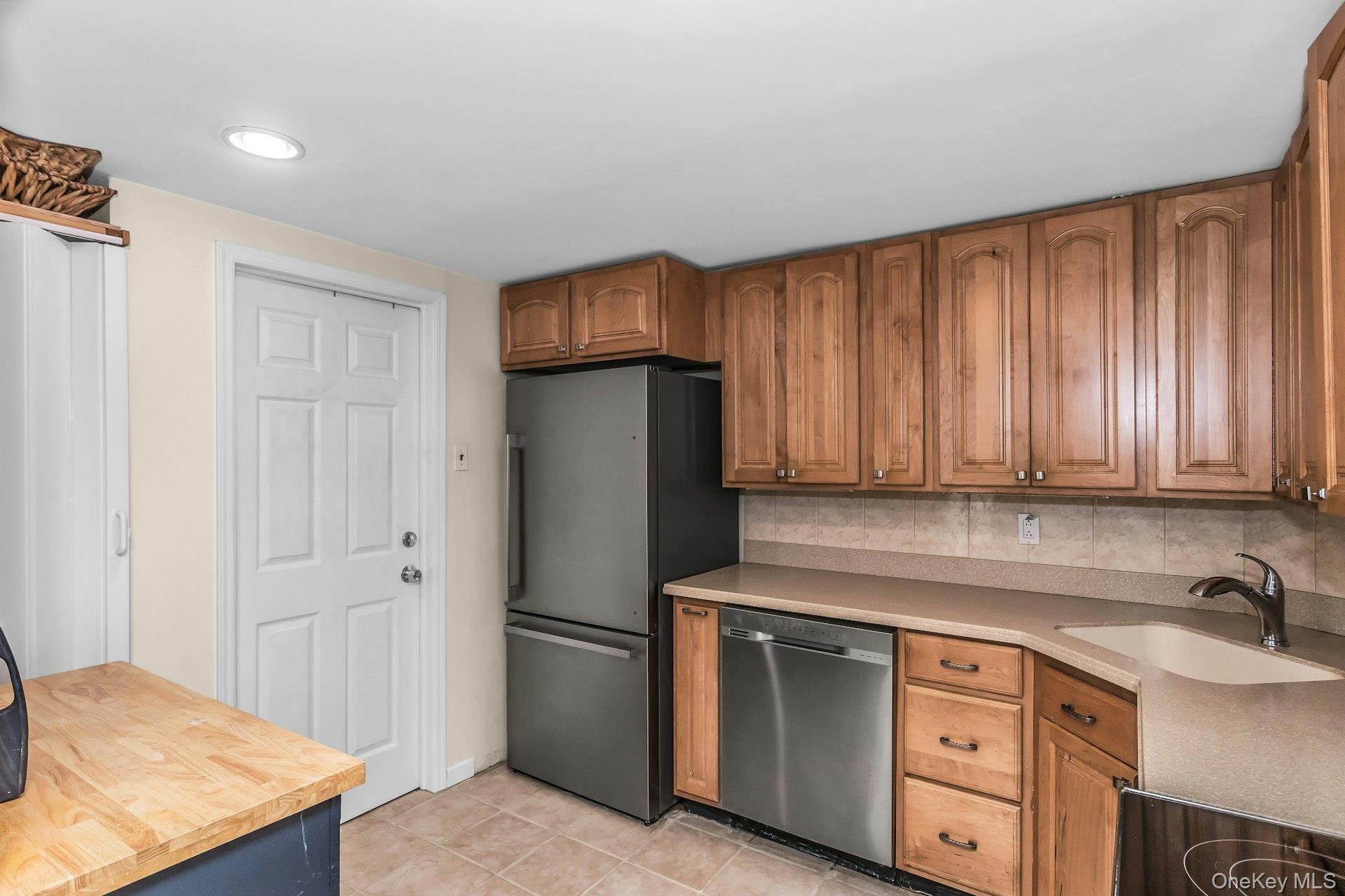 Single Family Willett Avenue  Suffolk County, NY 11782, MLS-1028363-11