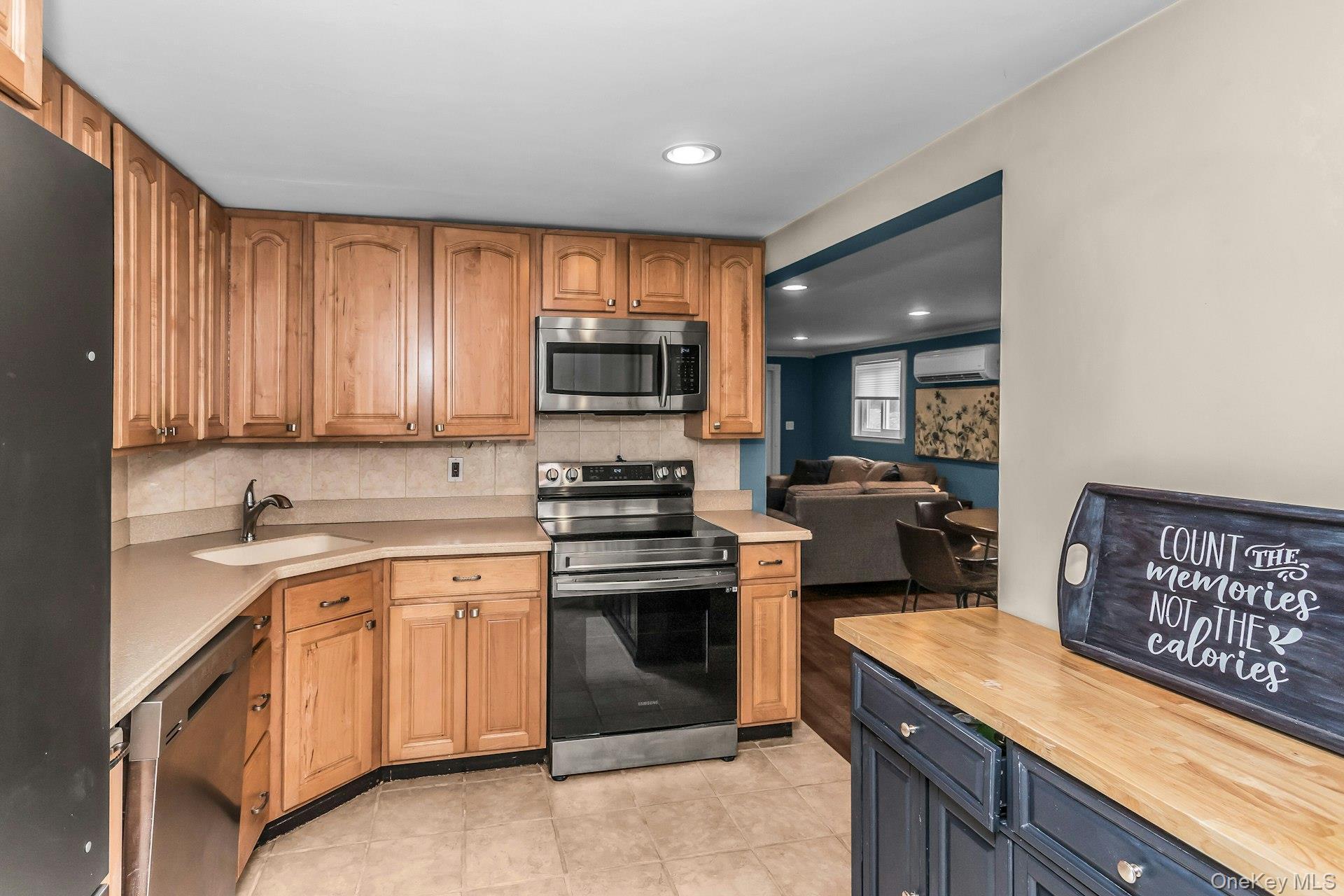Single Family Willett Avenue  Suffolk County, NY 11782, MLS-1028363-12