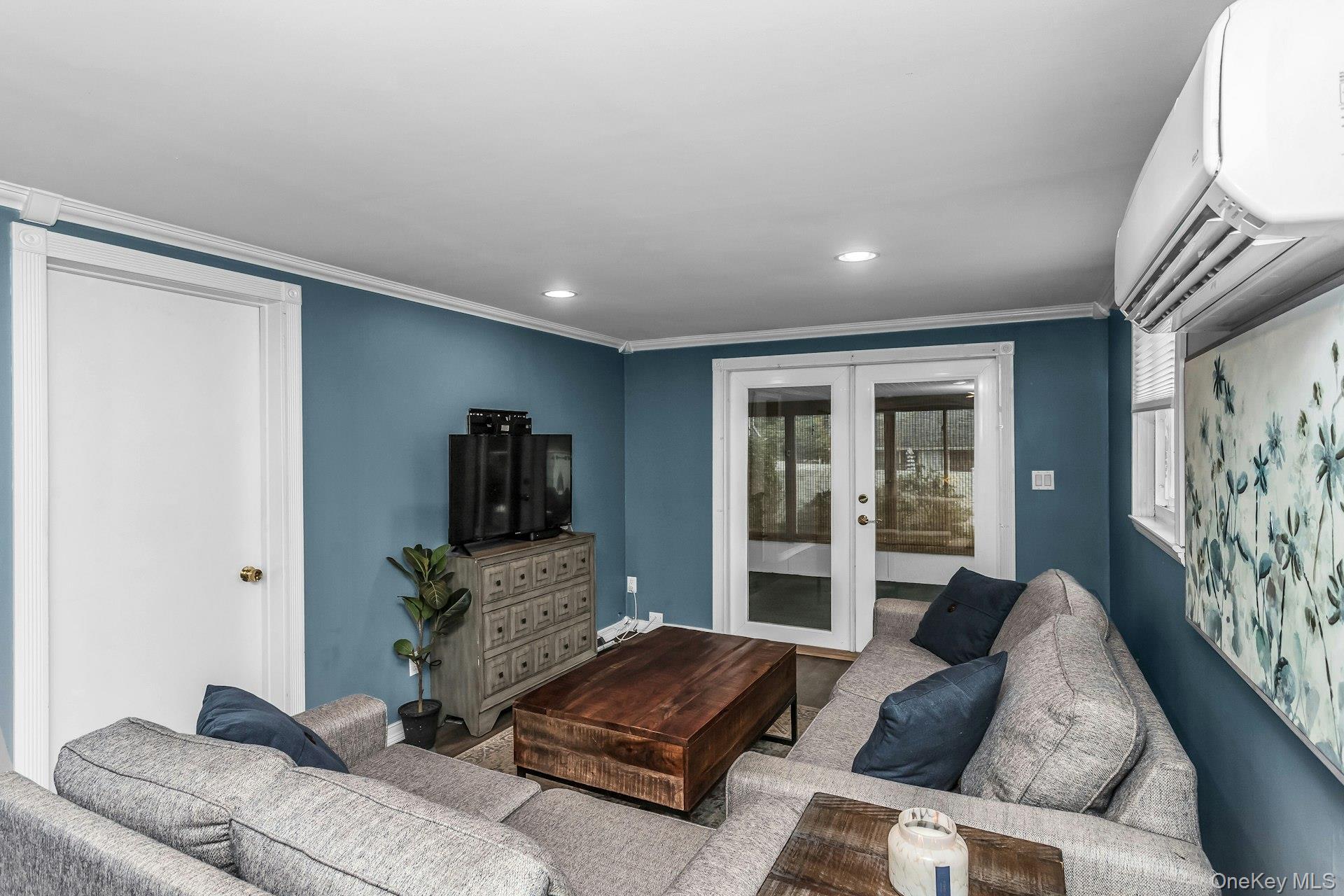 Single Family Willett Avenue  Suffolk County, NY 11782, MLS-1028363-15