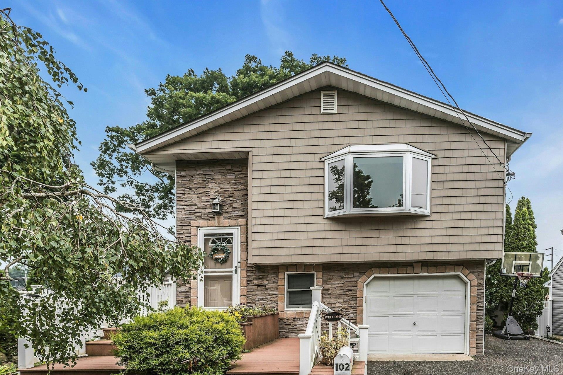 Single Family Willett Avenue  Suffolk County, NY 11782, MLS-1028363-28
