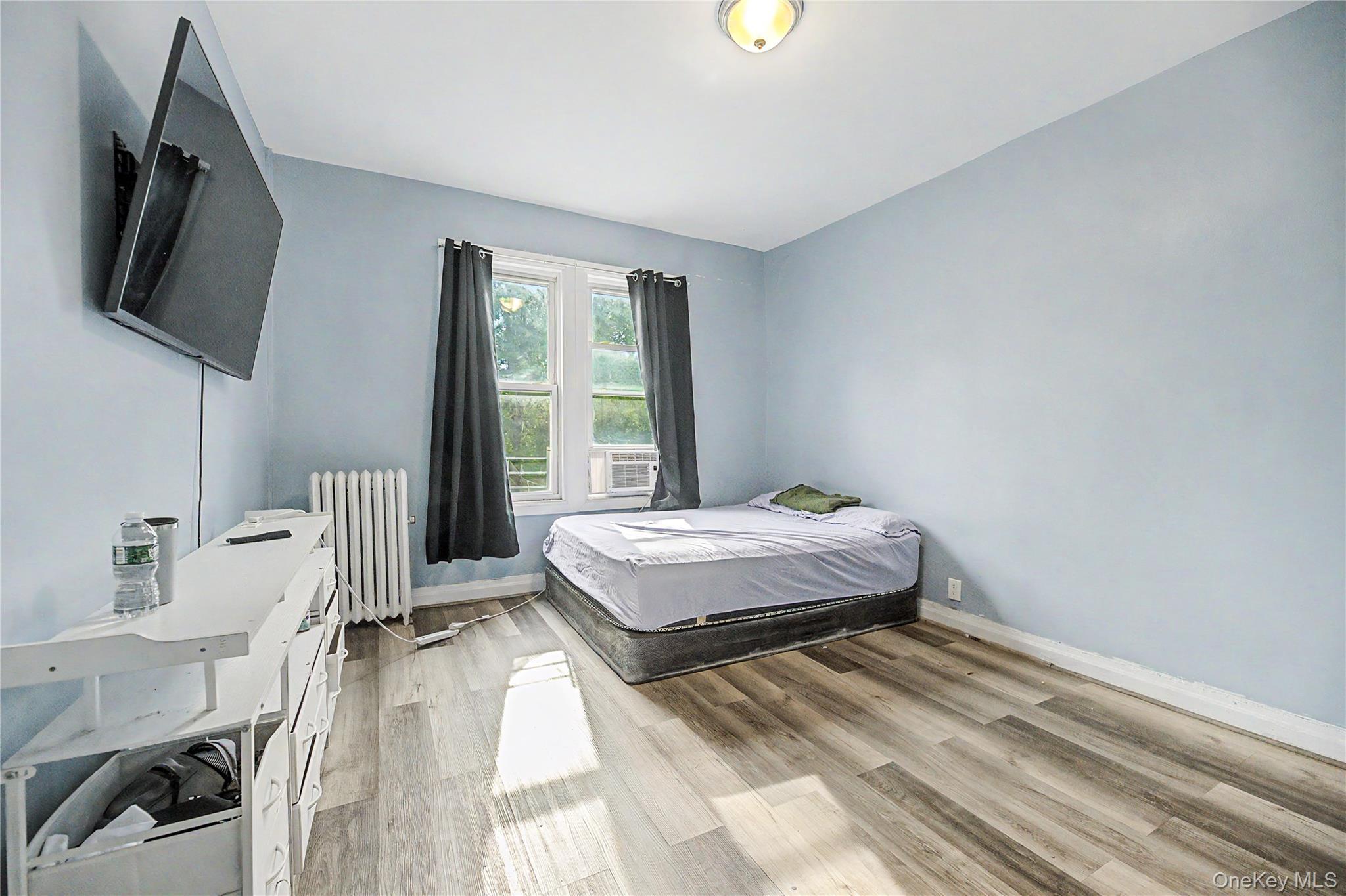 Single Family E 172nd Street  Bronx, NY 10472, MLS-1028415-17