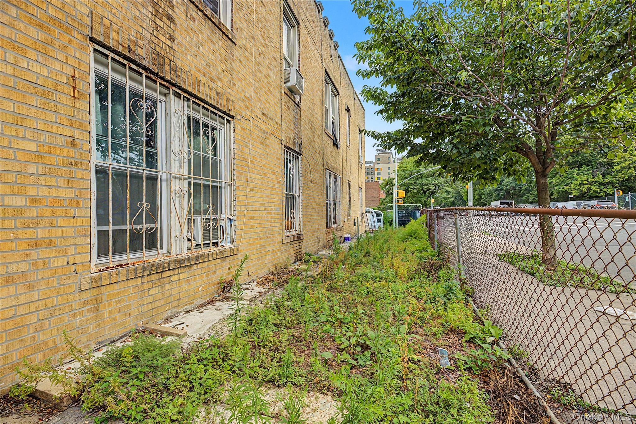 Single Family E 172nd Street  Bronx, NY 10472, MLS-1028415-4