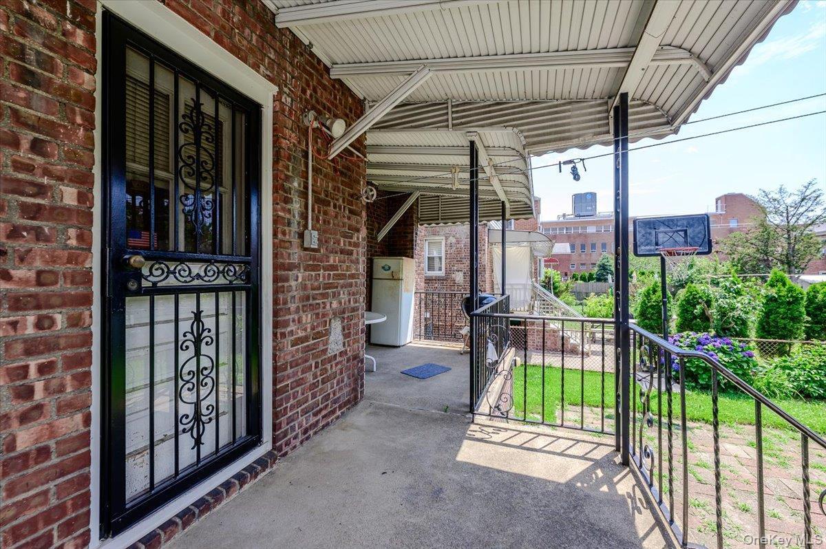 Single Family Hering Avenue Bronx, NY 10461, MLS-1028424-24