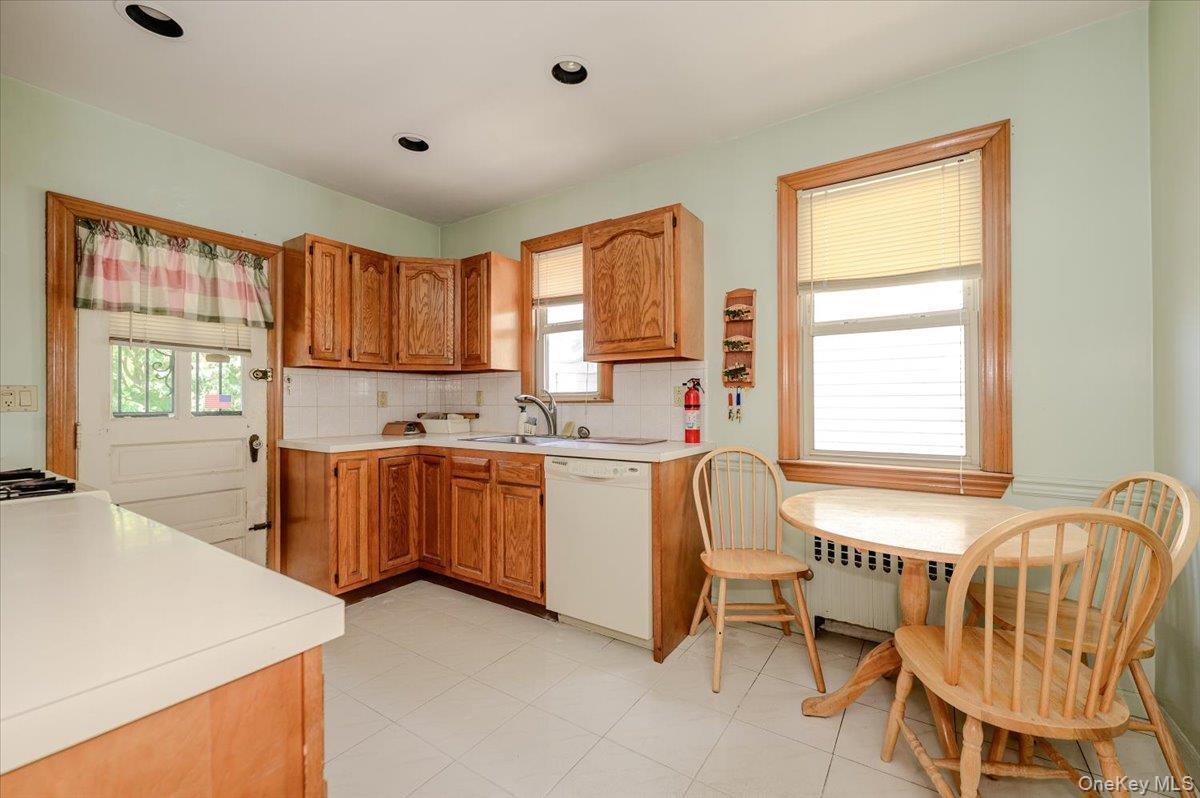 Single Family Hering Avenue Bronx, NY 10461, MLS-1028424-8