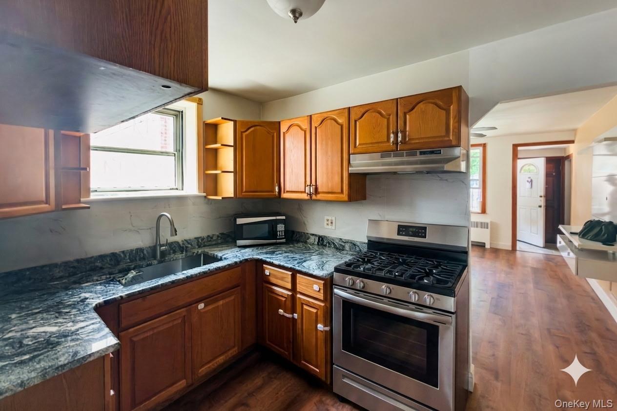 Single Family Colden Avenue Bronx, NY 10469, MLS-1028537-16