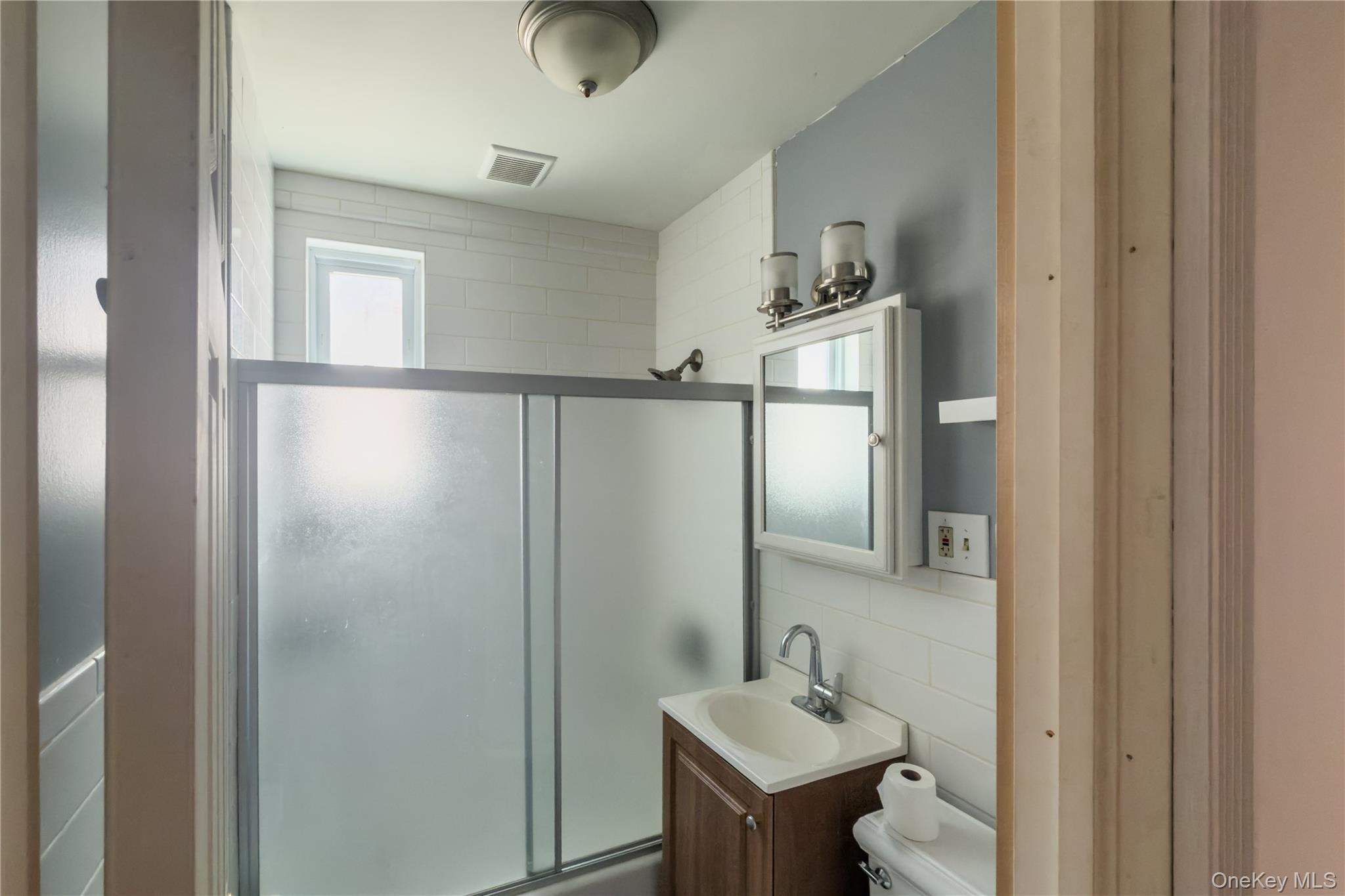 Single Family Colden Avenue Bronx, NY 10469, MLS-1028537-18